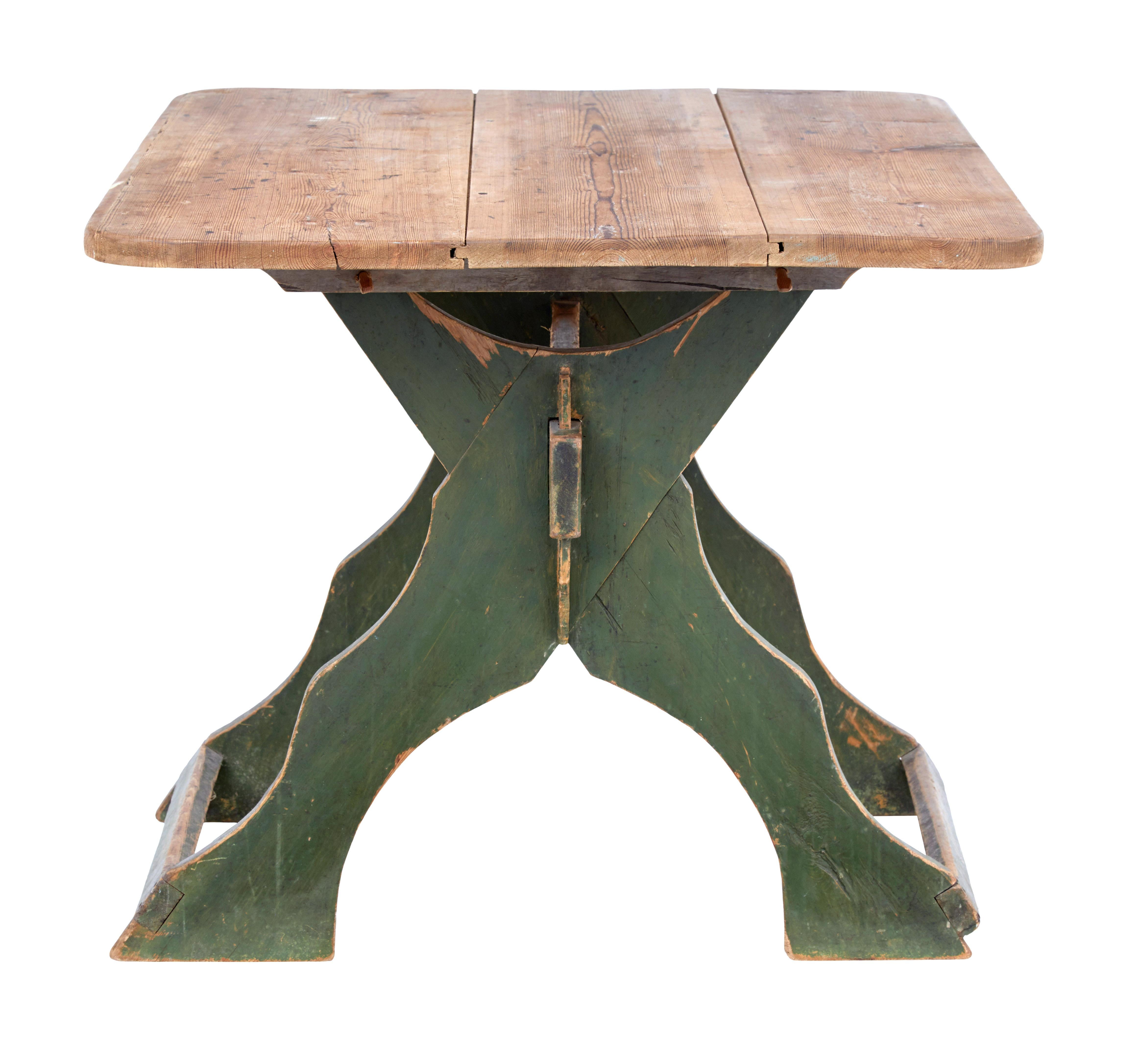 19th Century Painted Pine Swedish Trestle Table (Rustikal)