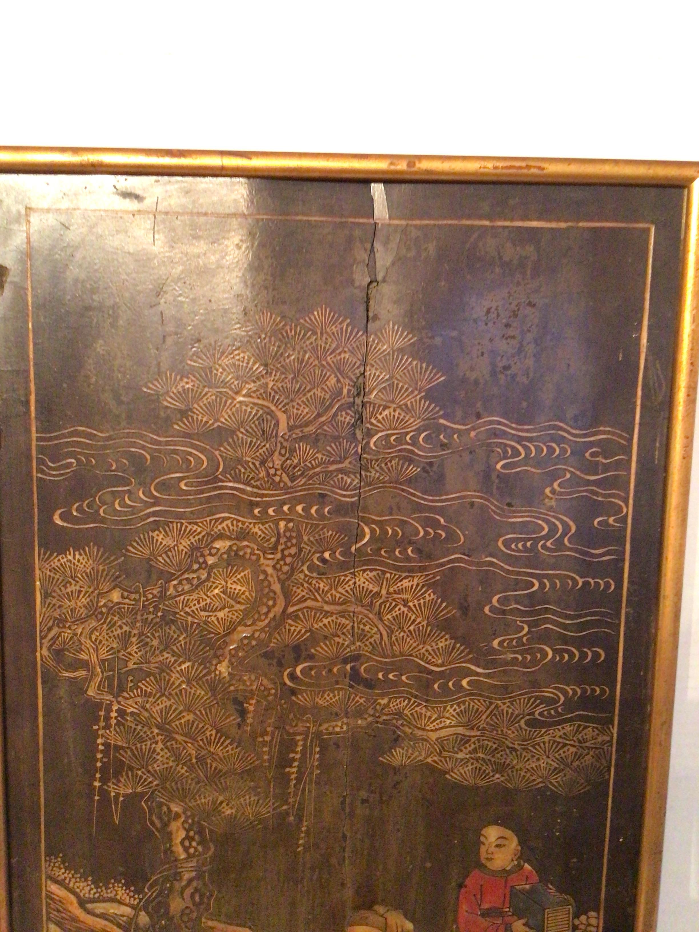 Chinois Plaque peinte du 19e siècle dans un cadre doré en vente