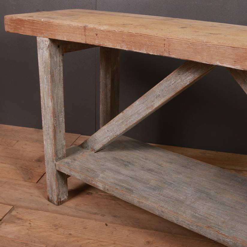 Good primitive serving table with a 3