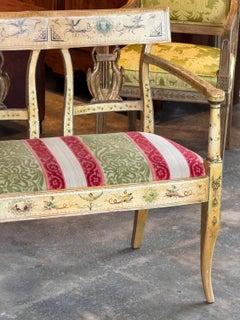 Divano dipinto del XIX secolo