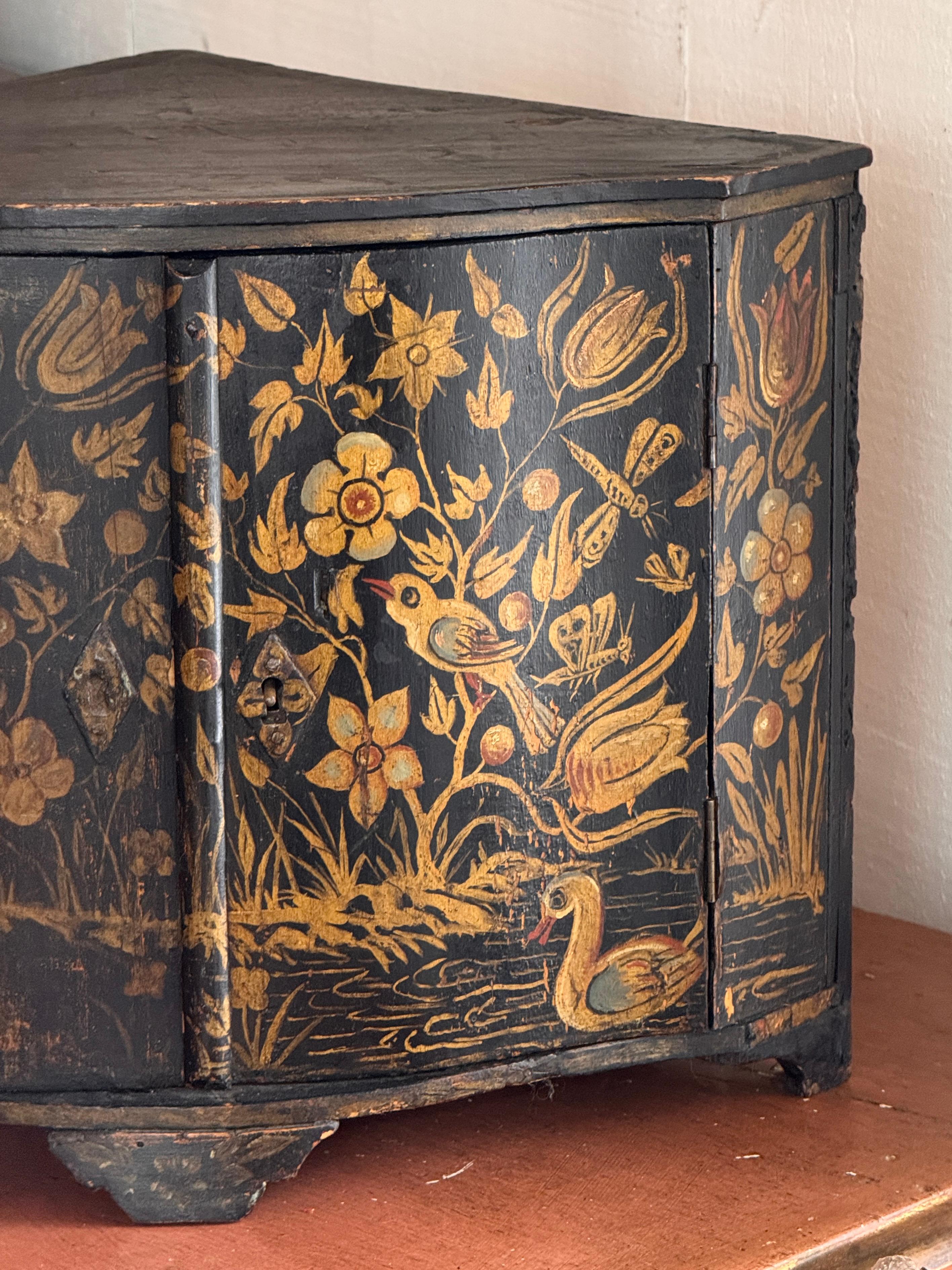 19th Century Painted Small Corner Cabinet With Floral and Bird Decoration In Good Condition For Sale In Charlottesville, VA