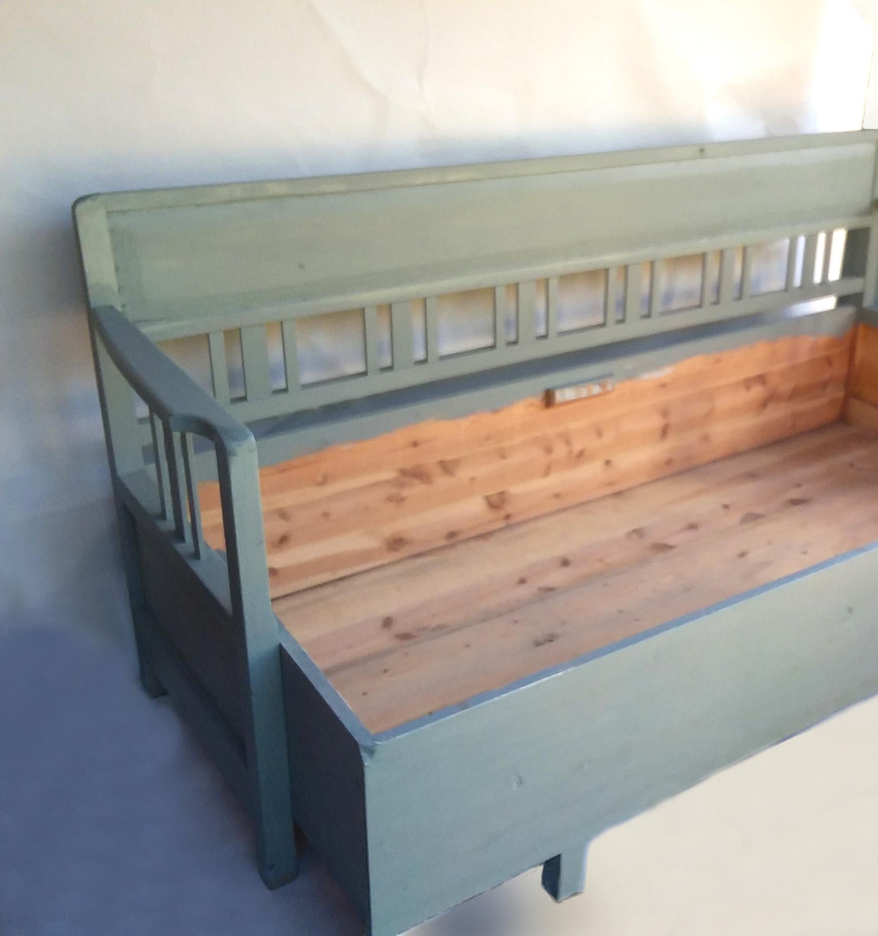 19th Century Painted Swedish Bench or Daybed In Good Condition In Los Angeles, CA