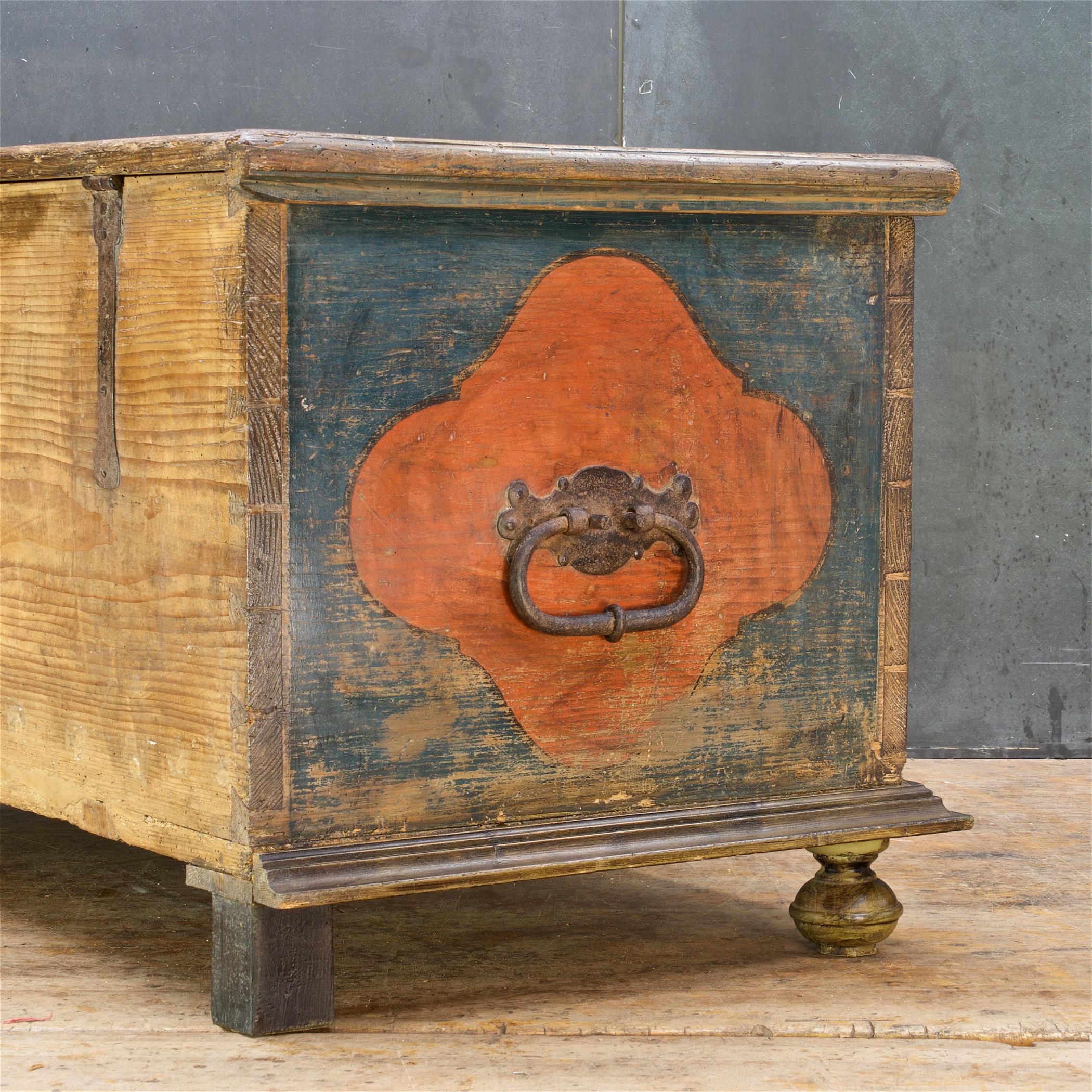 19th Century Painted Swedish Blanket Chest Antique Bedroom Bench Trunk Folk Art In Fair Condition In Hyattsville, MD