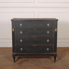 Commode suédoise peinte du 19e siècle