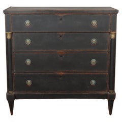 Commode suédoise peinte du 19e siècle