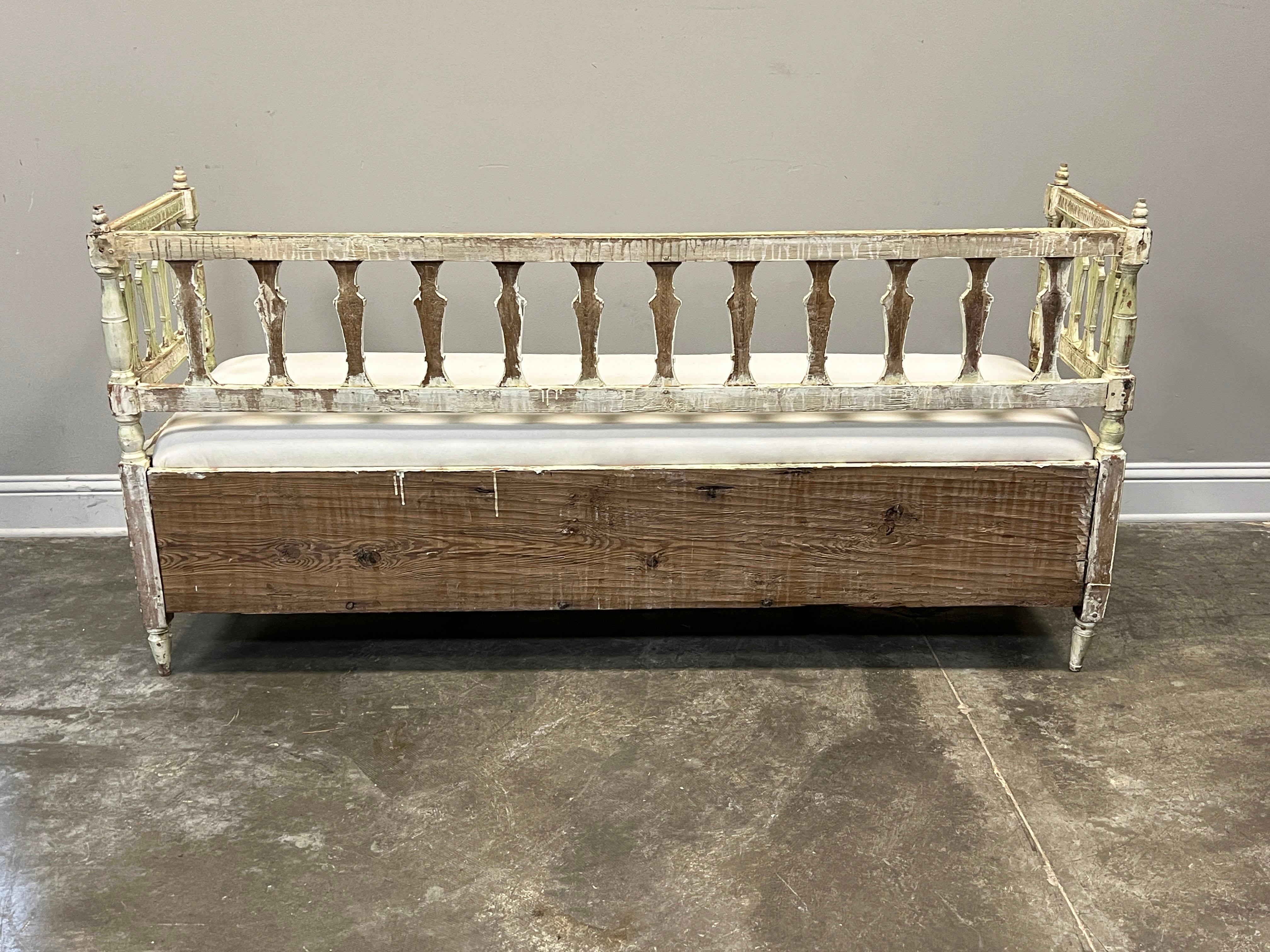 19th Century Painted Swedish Gustavian Style Settee With Trundle For Sale 2