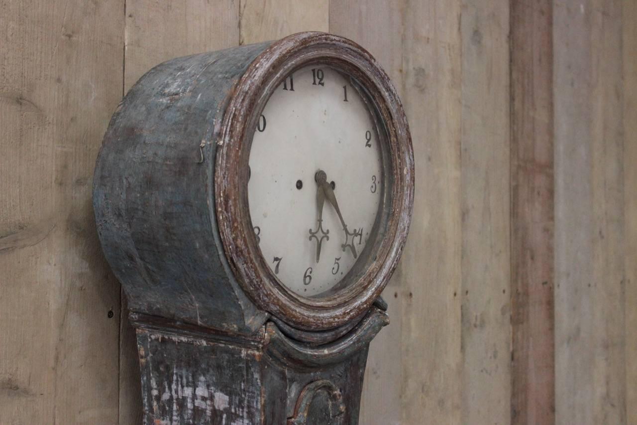 19th Century Painted Swedish Mora Clock In Fair Condition For Sale In Gloucestershire, GB