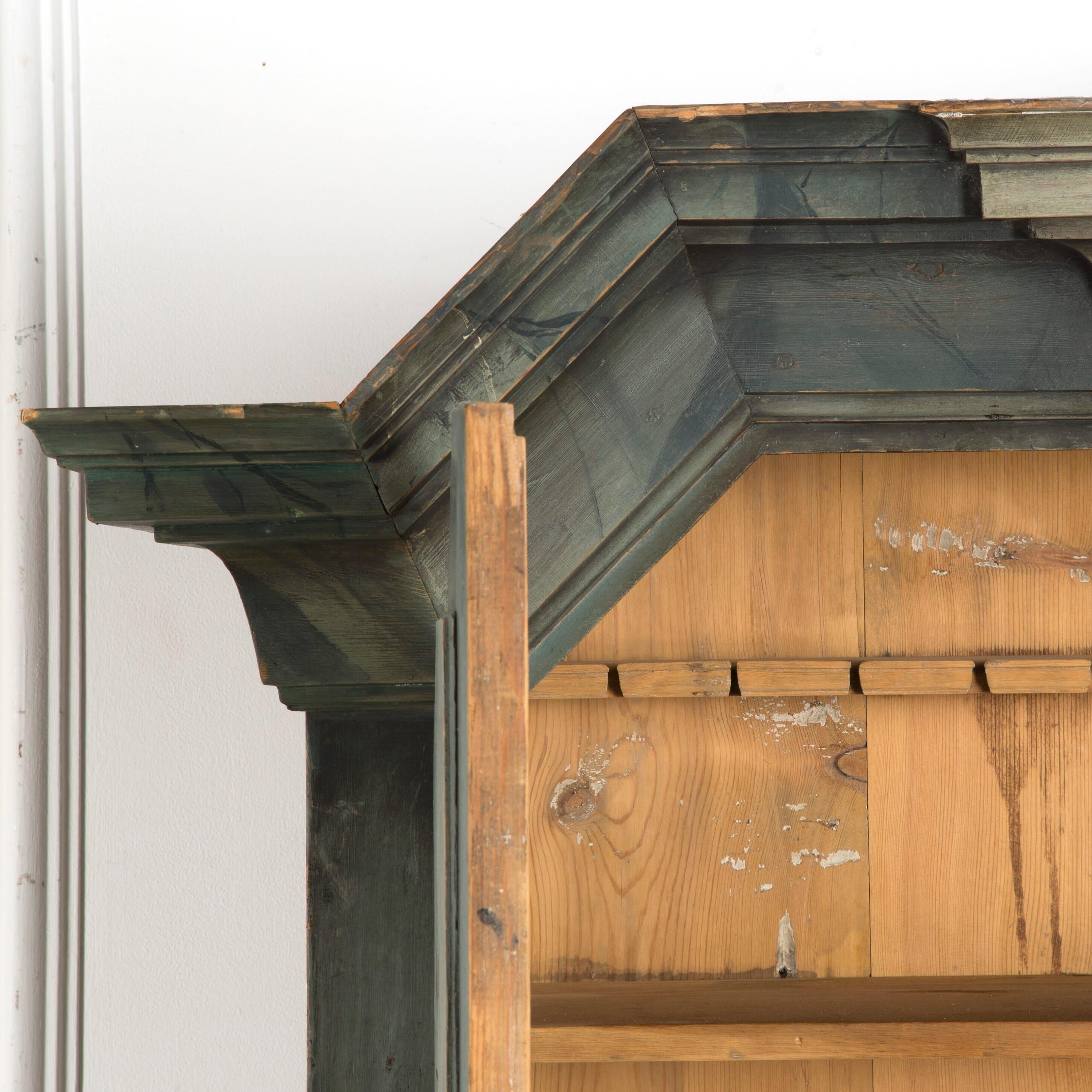 19th Century Painted Swedish Wall Cupboard In Good Condition In Gloucestershire, GB
