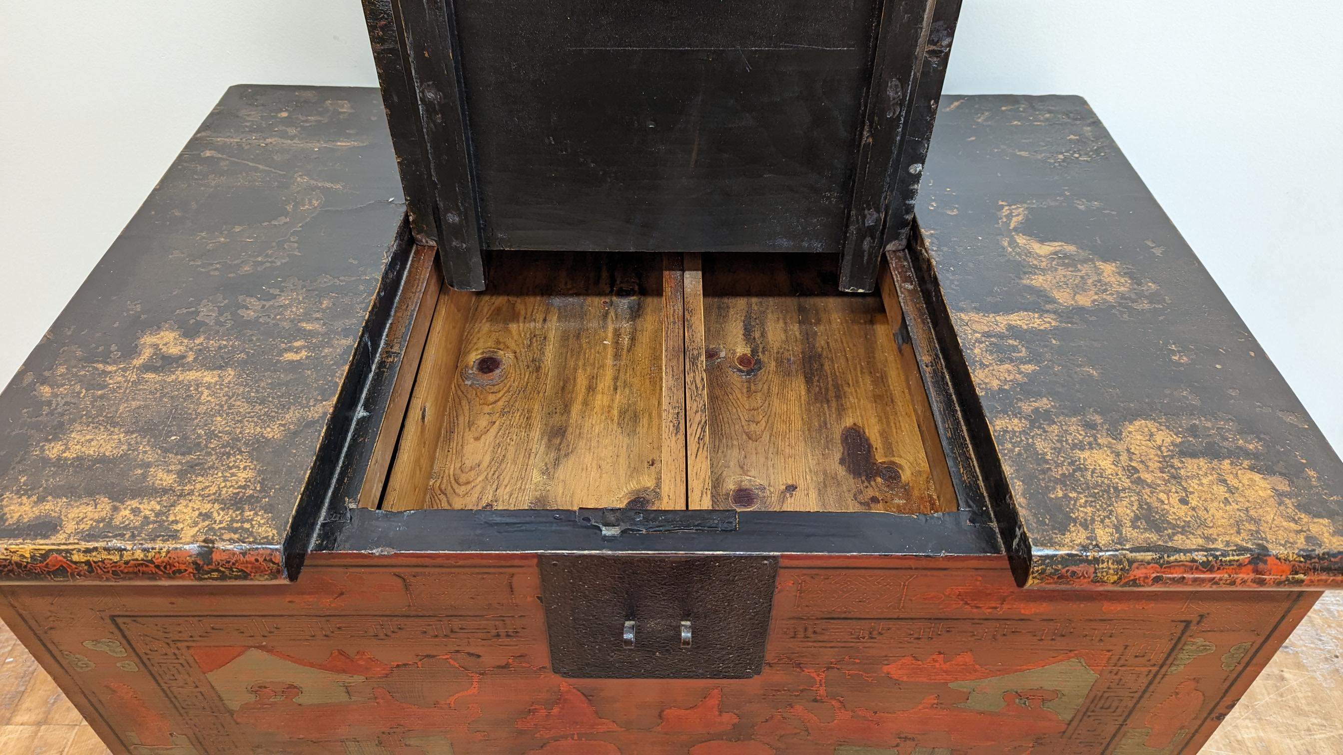 19th Century Painted Trunk  For Sale 5