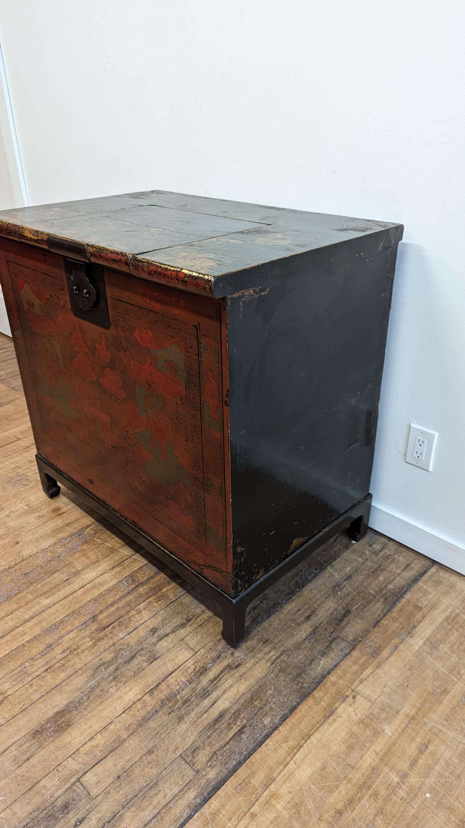 19th Century Painted Trunk  In Good Condition For Sale In New York, NY