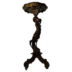 Table Gueridon en bois de noyer peint de Venise du 19e siècle