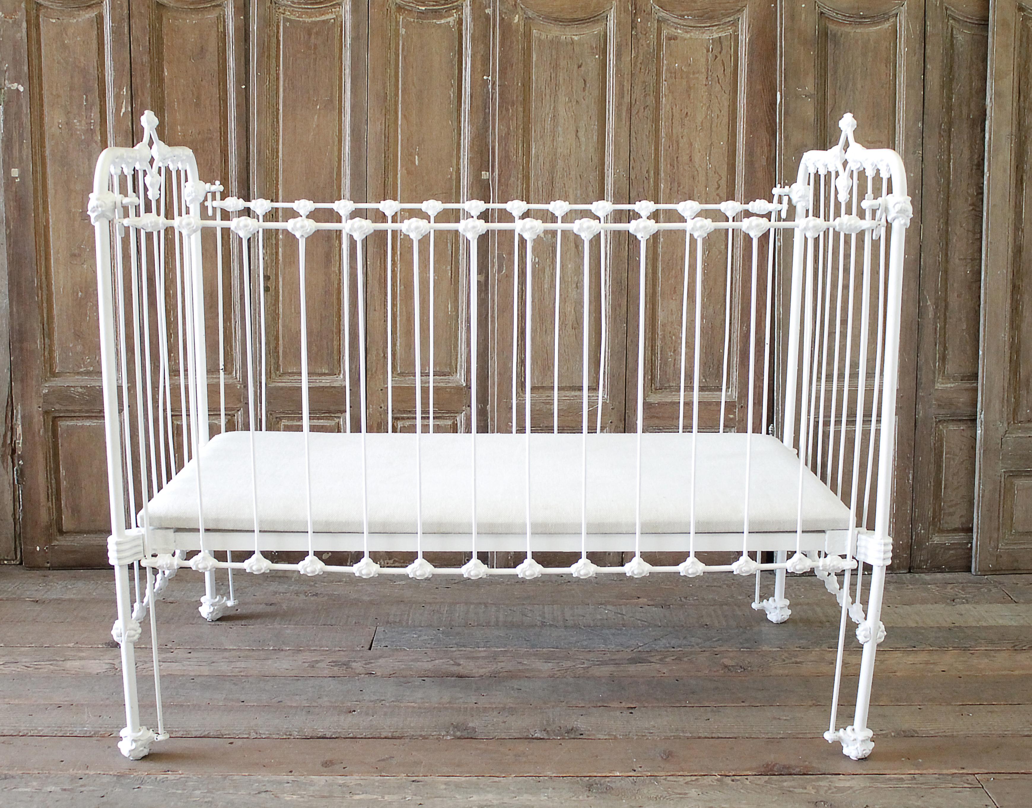19th century iron crib baby bed
Measures: 53