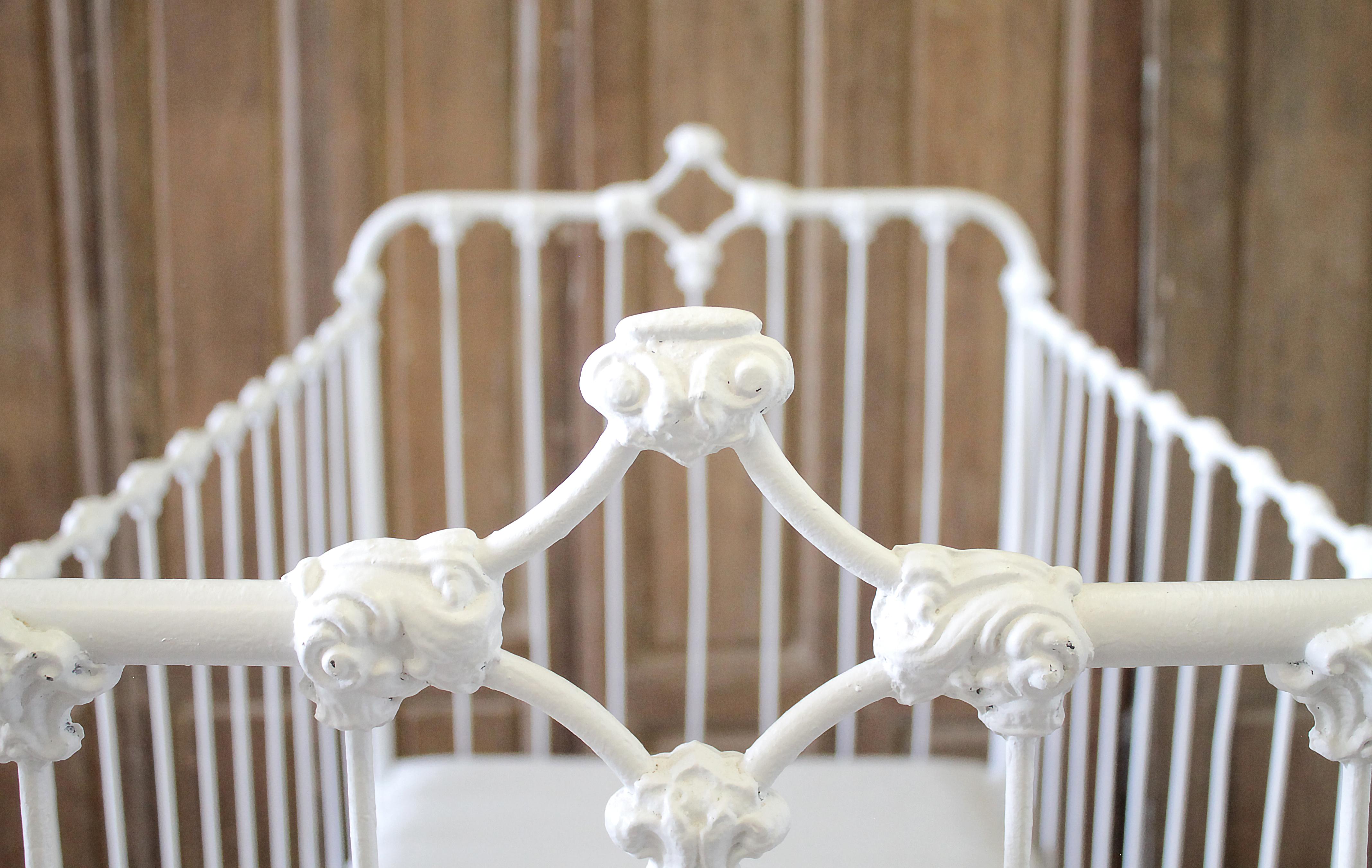 19th Century Painted White Iron Crib Baby Bed For Sale 1