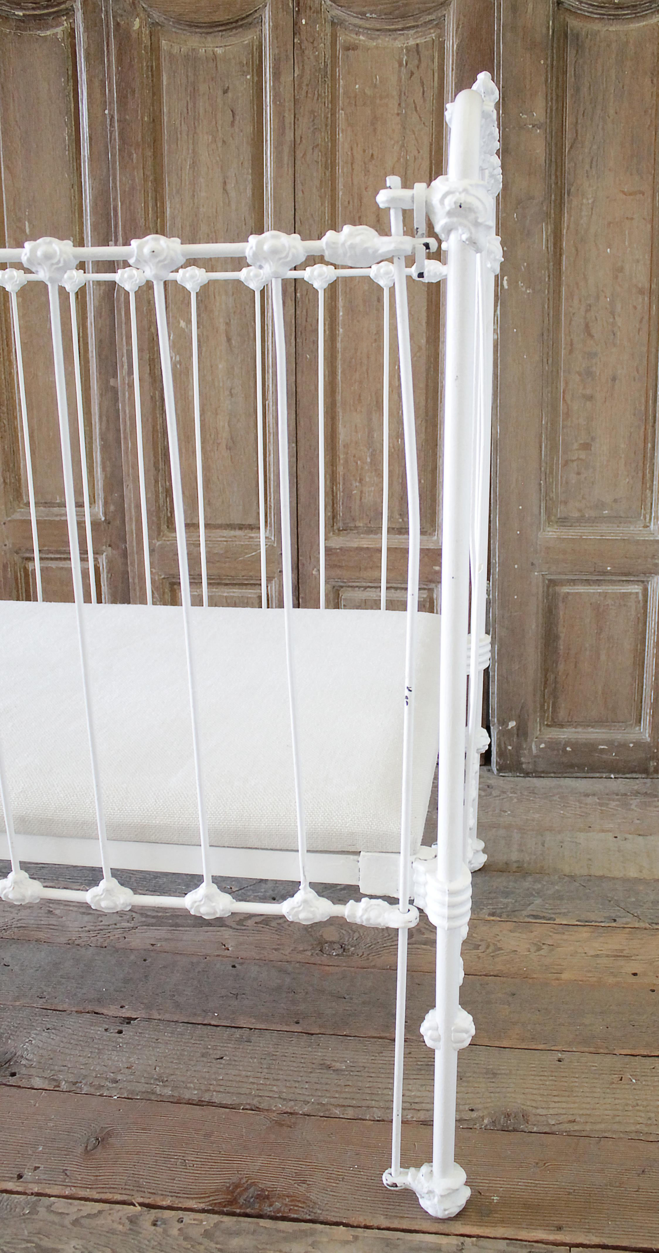 19th Century Painted White Iron Crib Baby Bed For Sale 3