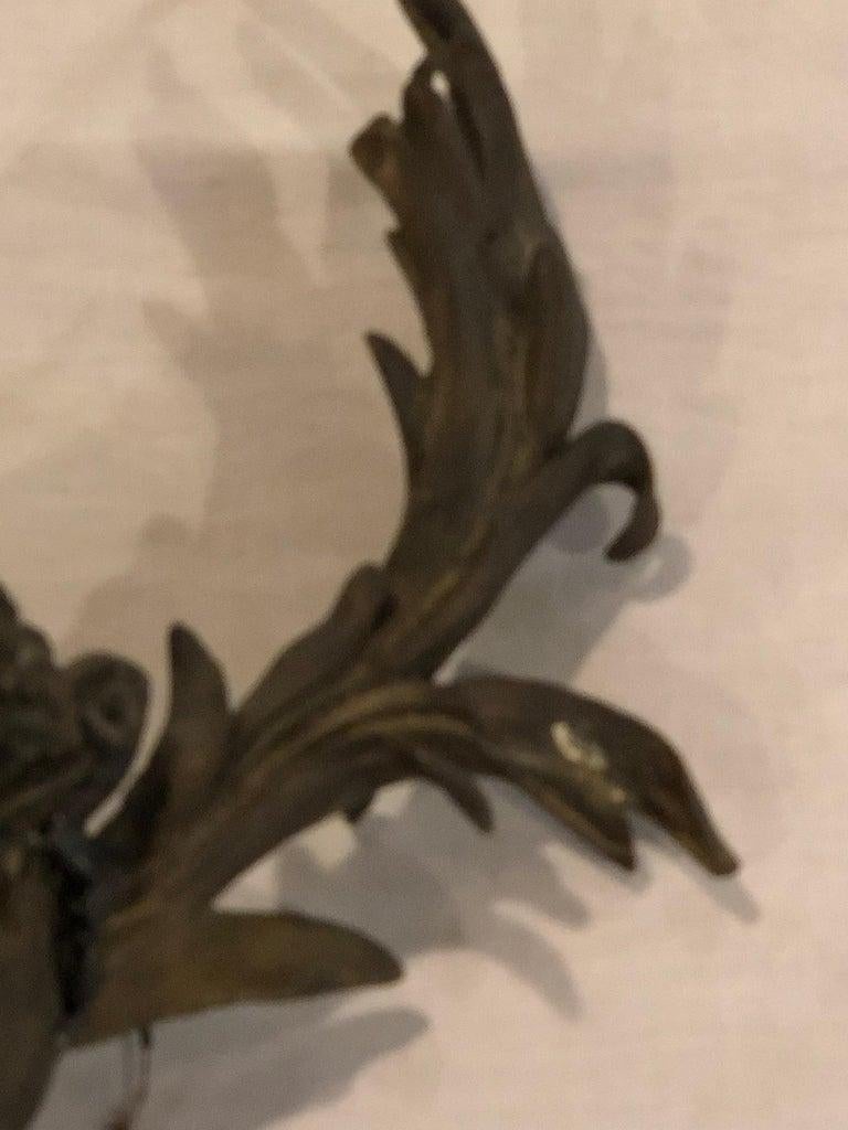 19. Jahrhundert Paar antike patinierte Bronze satirische Maske Wandleuchten Sconces im Zustand „Gut“ im Angebot in Plainview, NY