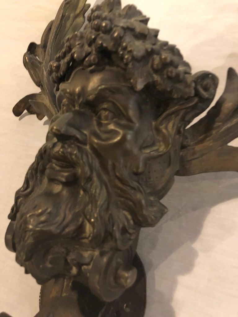 19. Jahrhundert Paar antike patinierte Bronze satirische Maske Wandleuchten Sconces im Angebot 2