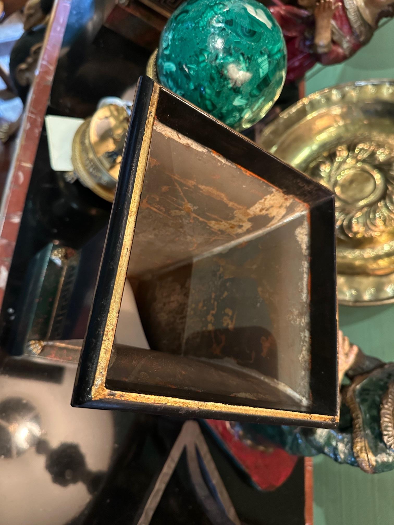 19ème siècle Paire de Tole Jardiniere Urn Cachepot peinte en noir Antiquities en vente 3