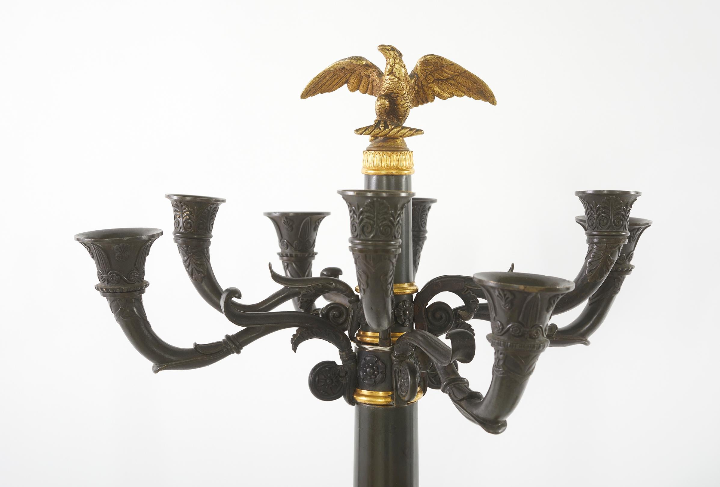 Paar Bronze-Torchiers / Kandelaber aus dem 19. Jahrhundert im Angebot 4