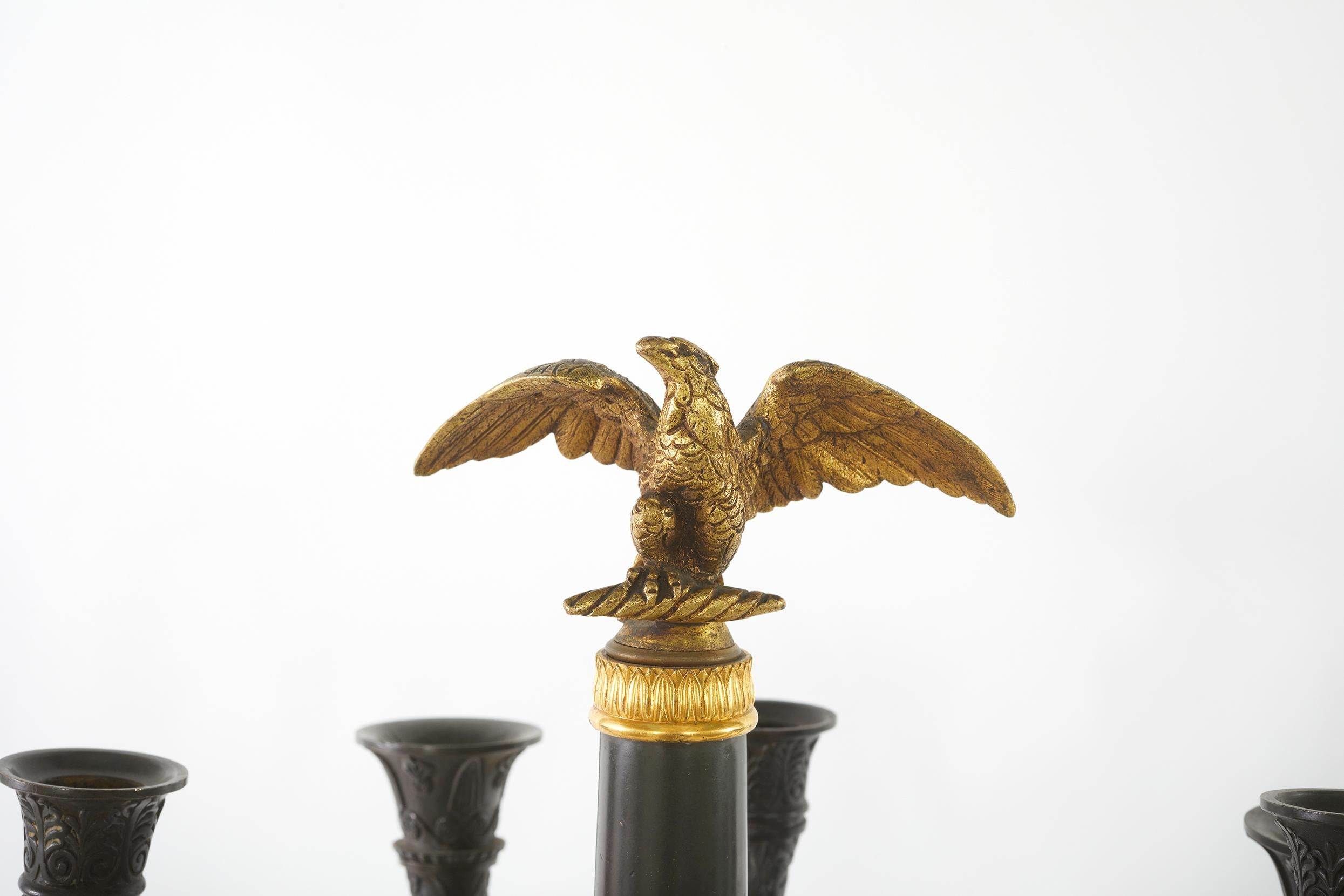 Paar Bronze-Torchiers / Kandelaber aus dem 19. Jahrhundert im Zustand „Gut“ im Angebot in Tarry Town, NY