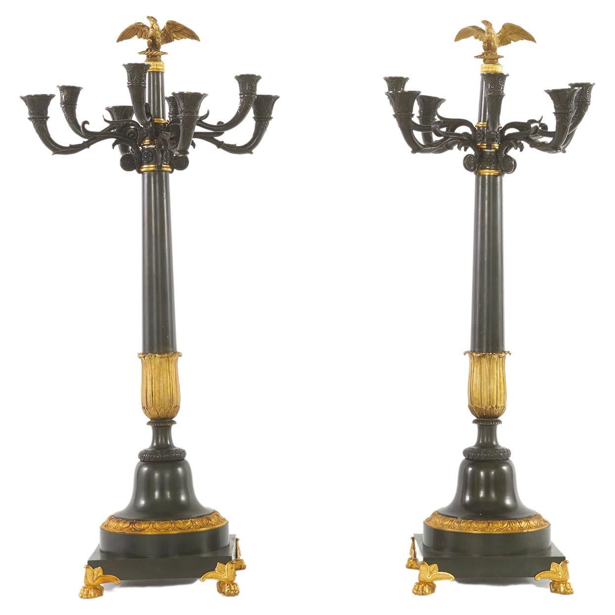 Paar Bronze-Torchiers / Kandelaber aus dem 19. Jahrhundert im Angebot