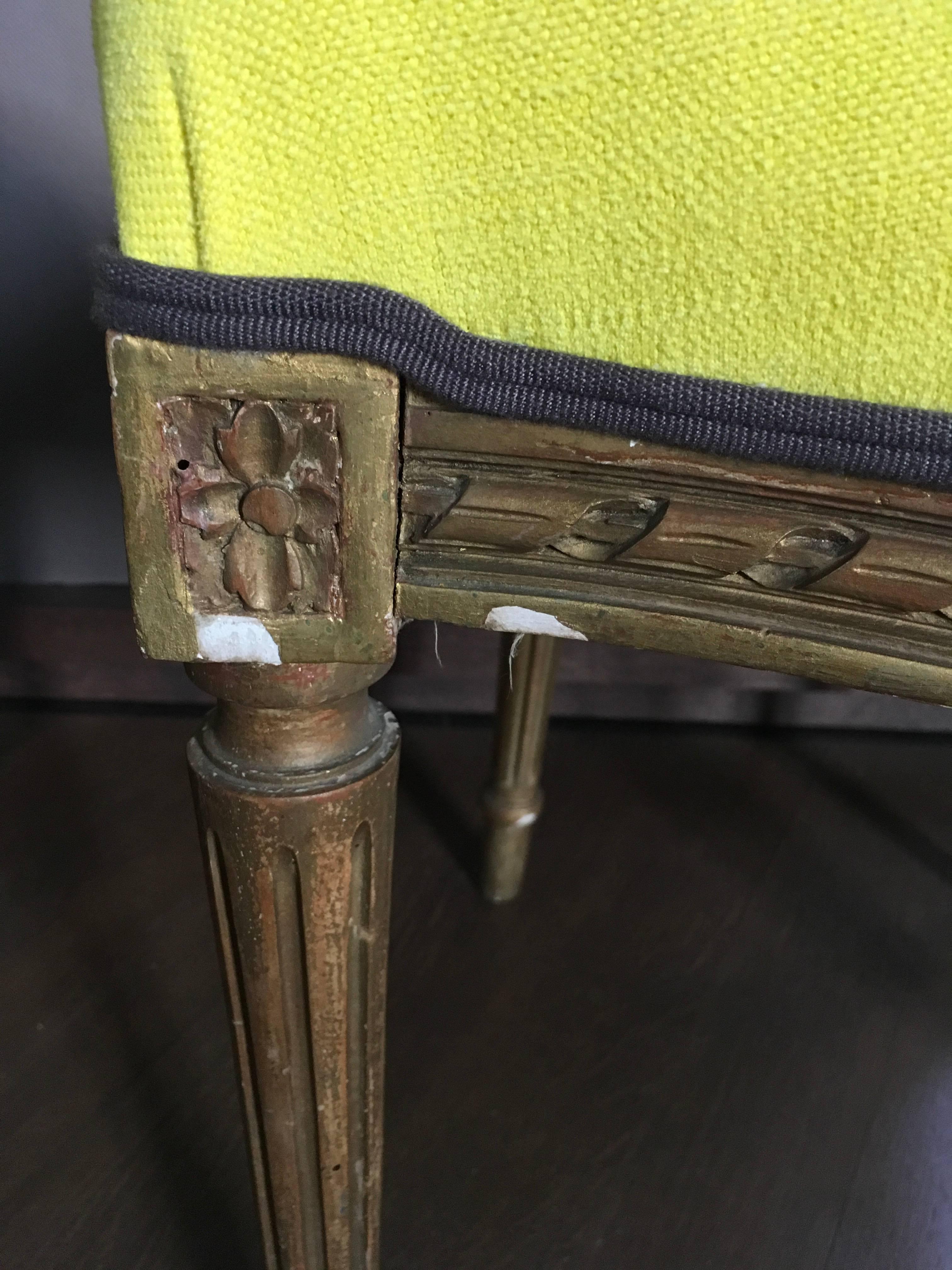 Mid-19th Century Pair French Provincial Wooden Chairs Yellow Linen In Good Condition For Sale In Brescia, IT