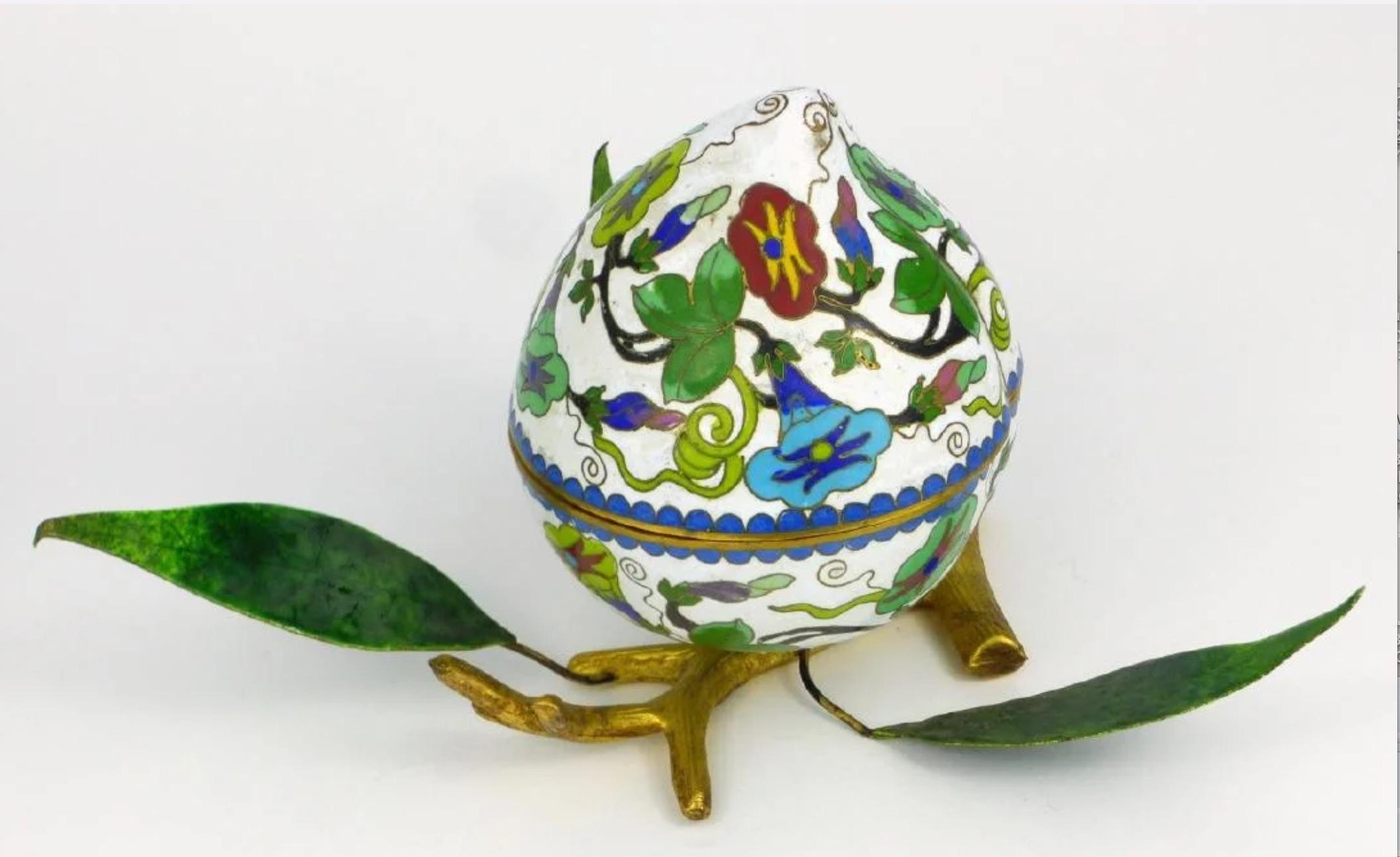 Pair of Chinese Cloisonné Enamel Peach-Form Box and Cover, circa 1910-1940 In Good Condition For Sale In West Palm Beach, FL
