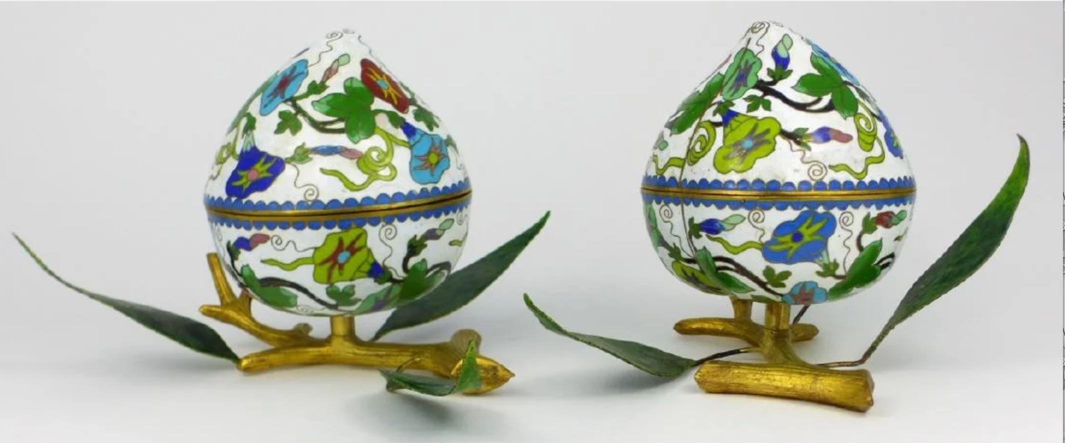 20th Century Pair of Chinese Cloisonné Enamel Peach-Form Box and Cover, circa 1910-1940 For Sale