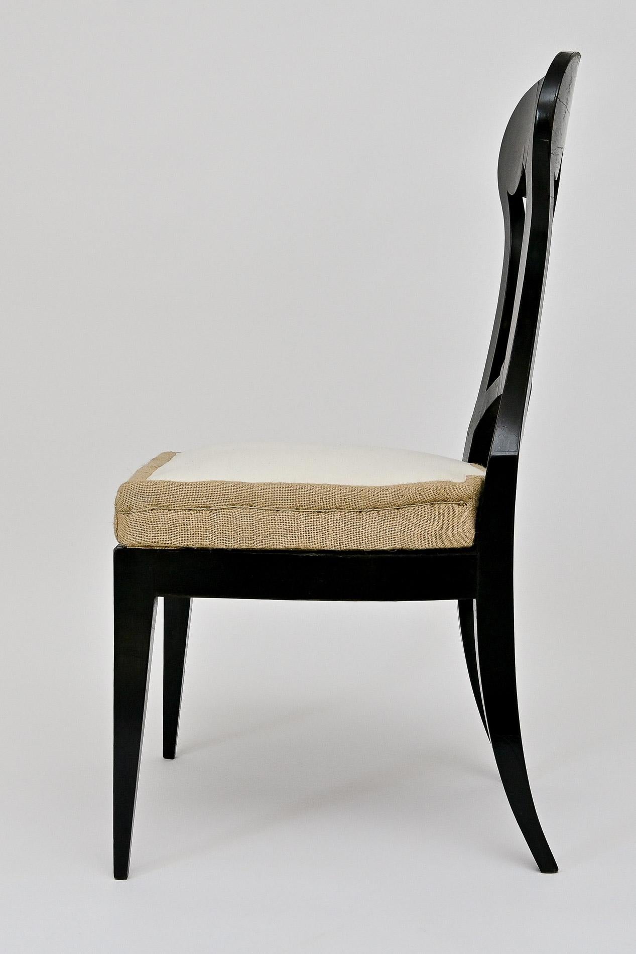 19. Jahrhundert  Frühe Biedermeier-Stühle Wien, Paar  Finest Tintengemälde (Holz) im Angebot