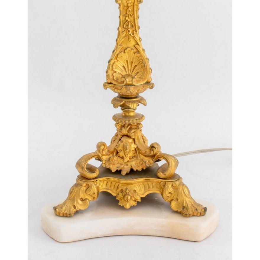 XIXe siècle Paire de lampes candélabres Napoléon III en bronze doré et marbre, 19e siècle en vente