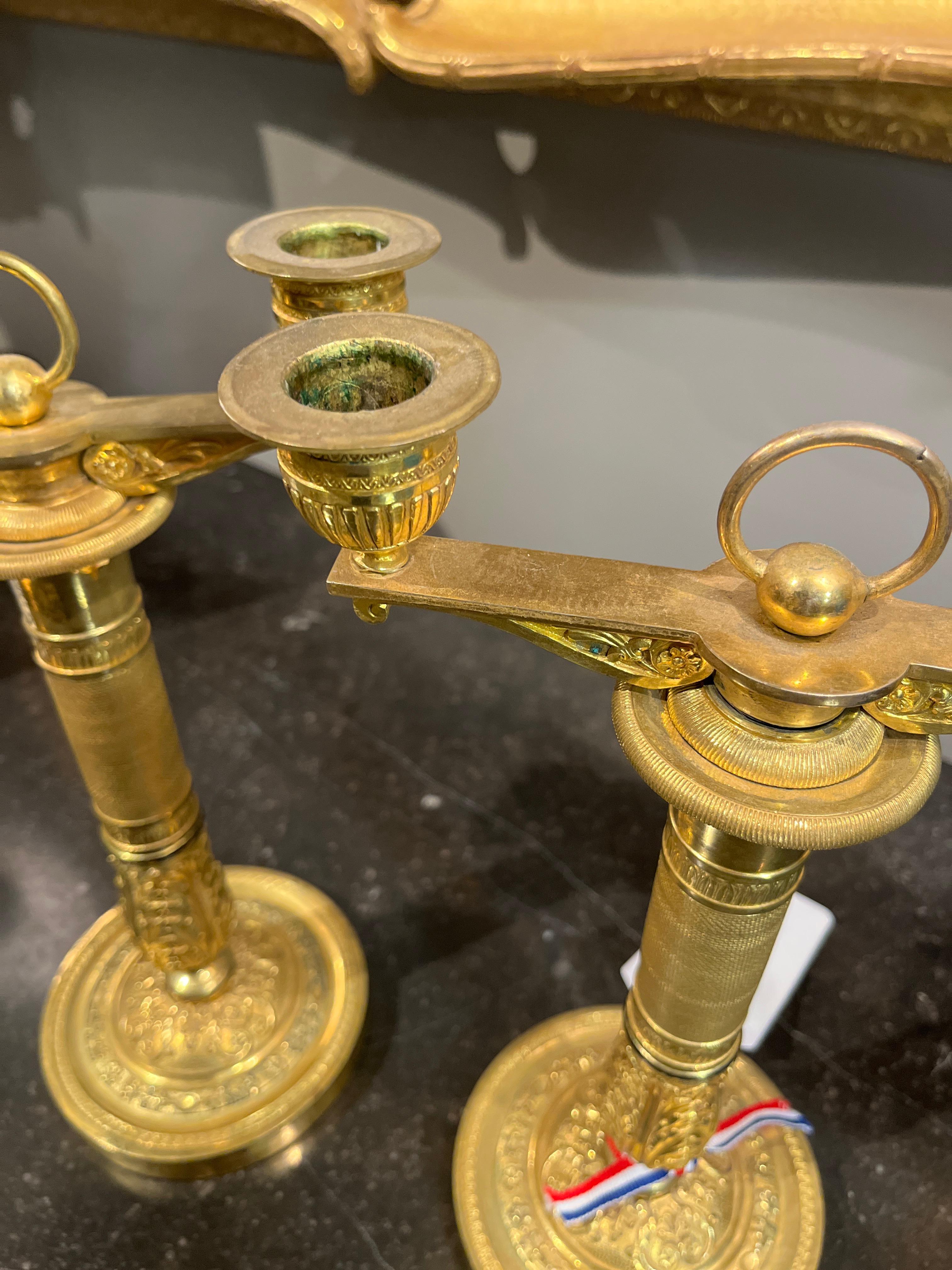 Similoro Coppia di candelabri francesi Ormalu del XIX secolo in vendita