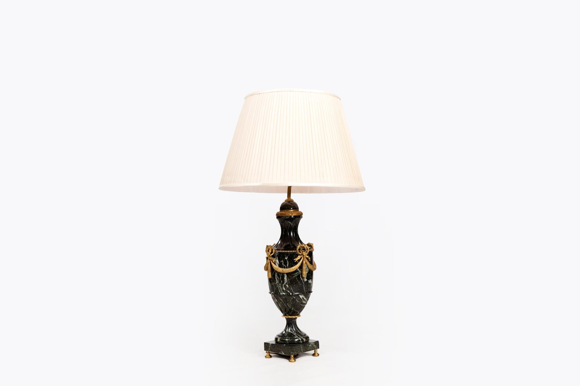 Louis XVI Paire de lampes de table françaises en marbre 