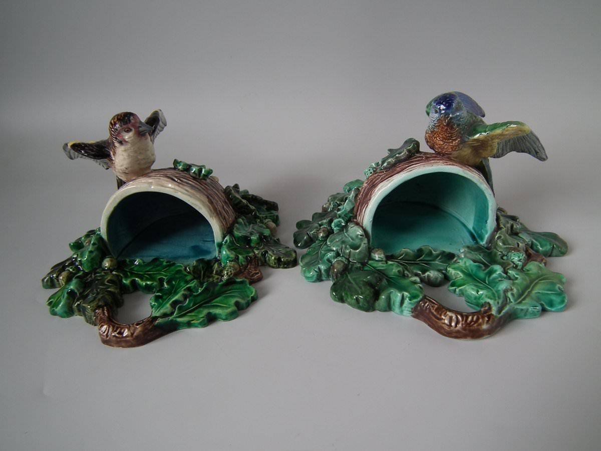 19th Century Pair of Hugo Lonitz Naturalistic Majolica Finch in Oak Wall Pockets 3