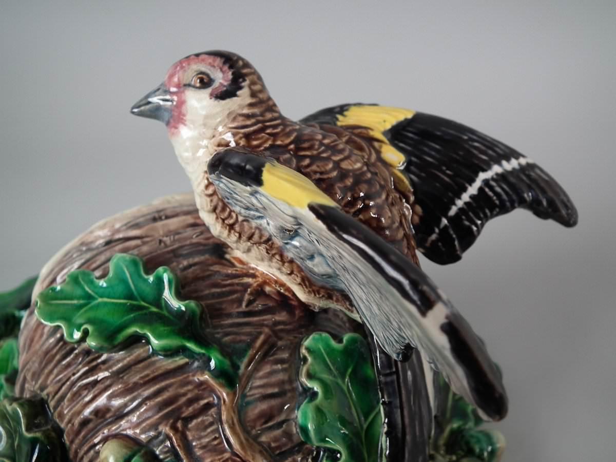 19th Century Pair of Hugo Lonitz Naturalistic Majolica Finch in Oak Wall Pockets 1