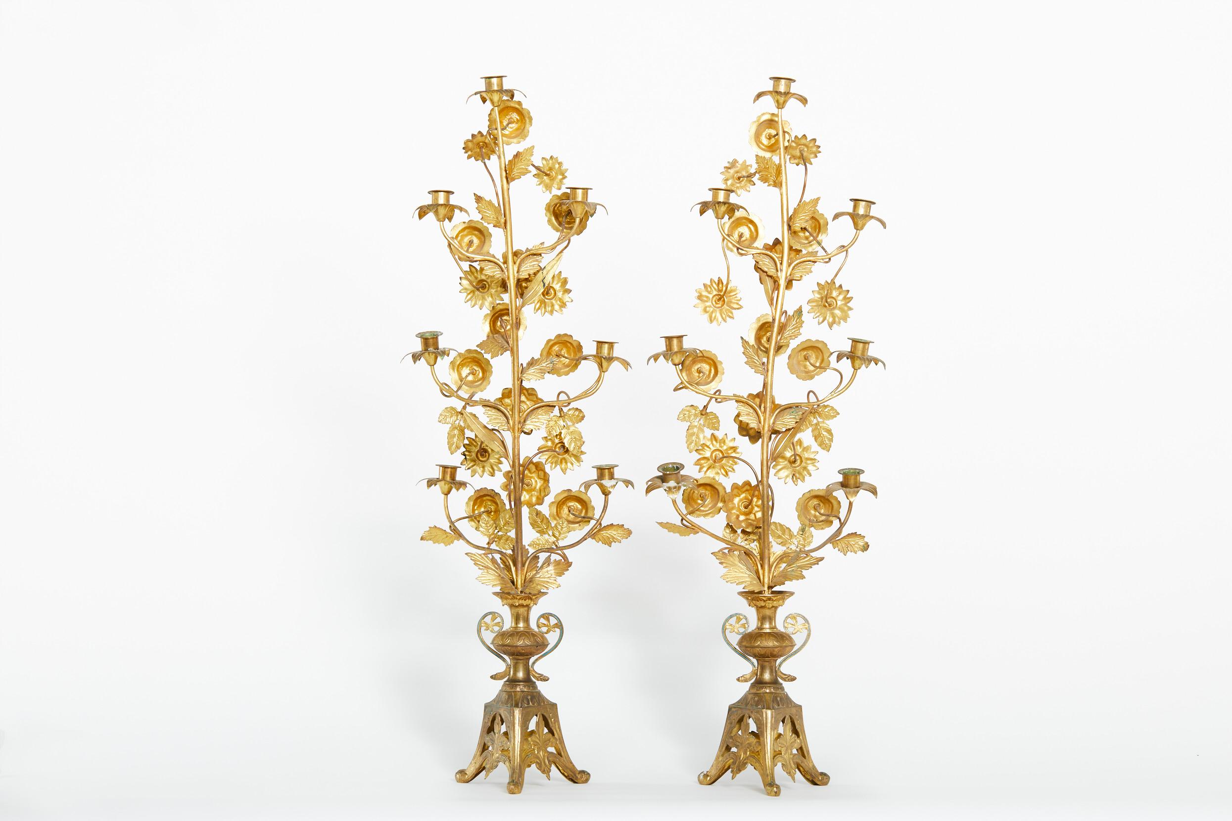 Renaissance Paire de bougeoirs italiens en laiton doré du XIXe siècle en vente