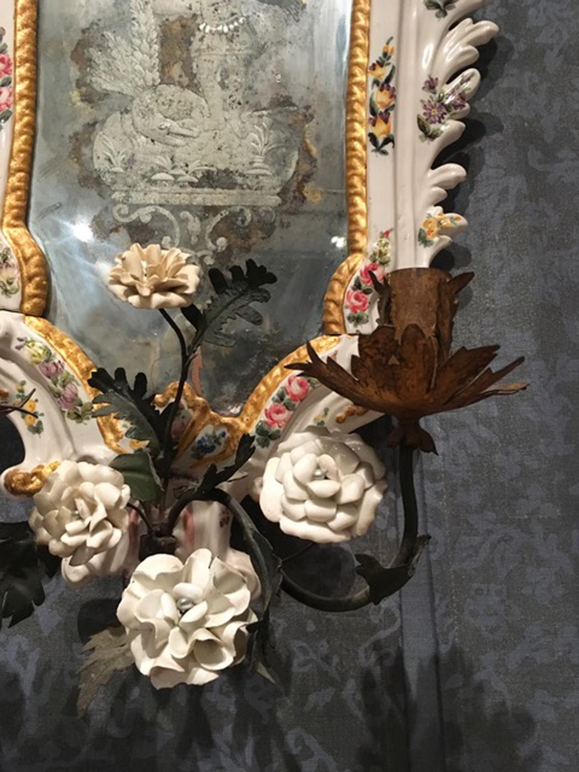 19. Jahrhundert  Paar italienische Barockspiegel aus weißem Porzellan mit Blumen im Angebot 12