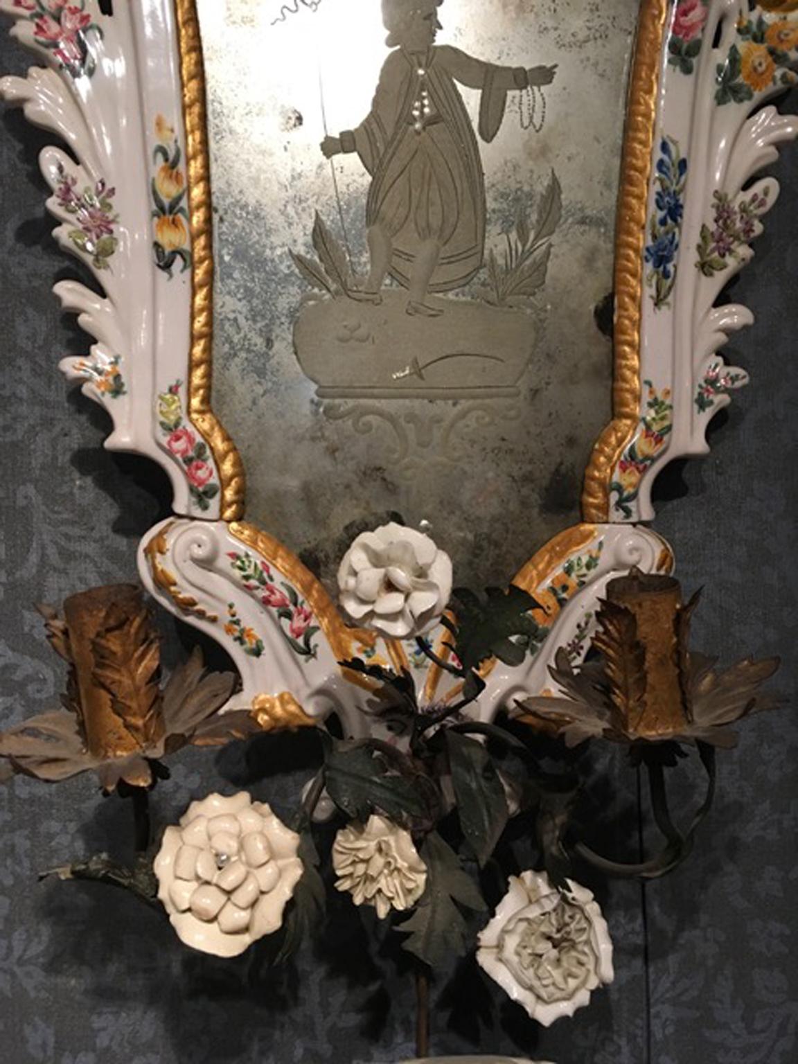 19. Jahrhundert  Paar italienische Barockspiegel aus weißem Porzellan mit Blumen im Angebot 2