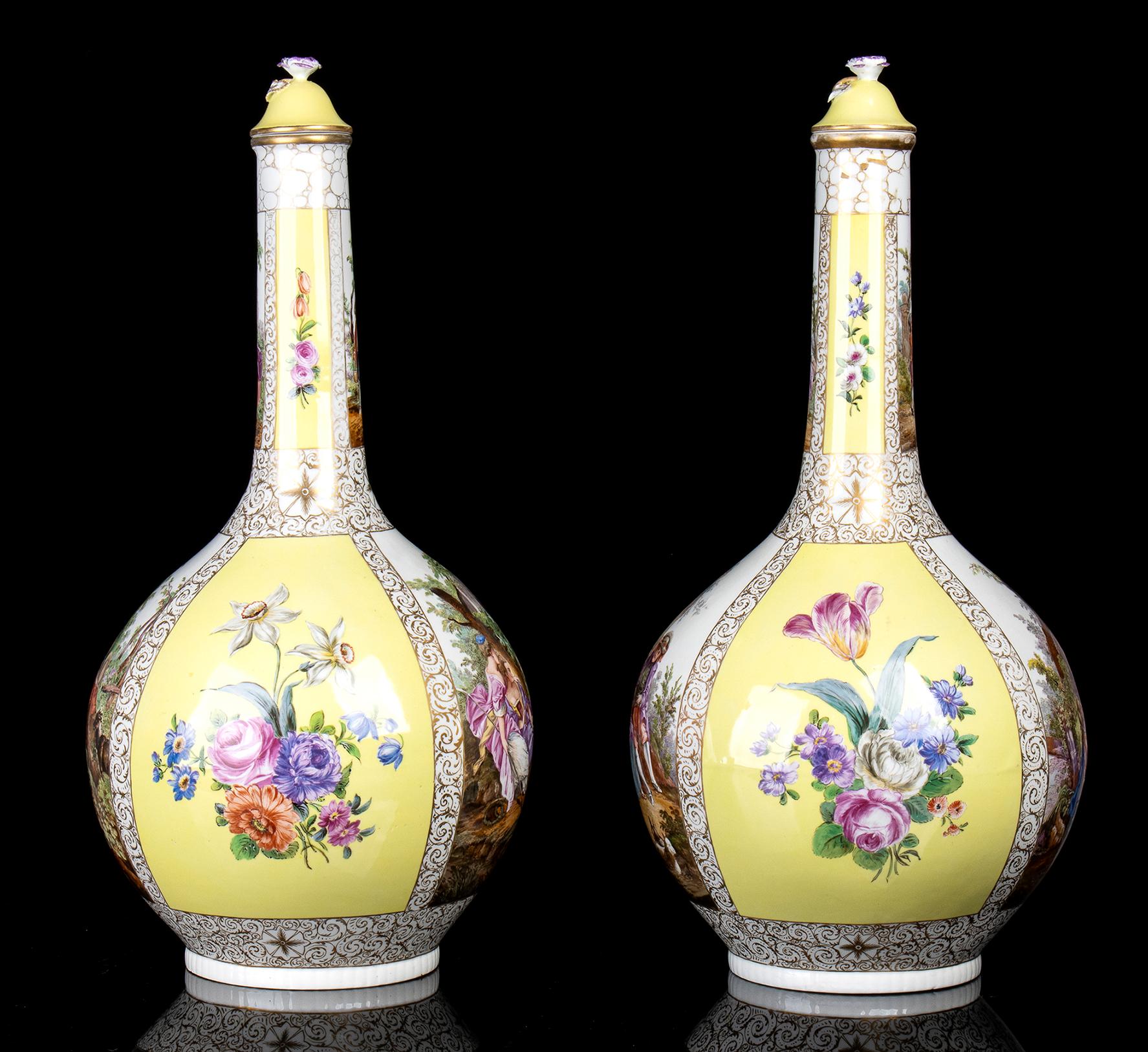 Pair of porcelain vases - Germany, 19th century
Polychrome four-part decoration depicting gallant scenes. Marks under base.

Height x diameter: 54 x 27 cm.

Item condition grading: ***** excellent.