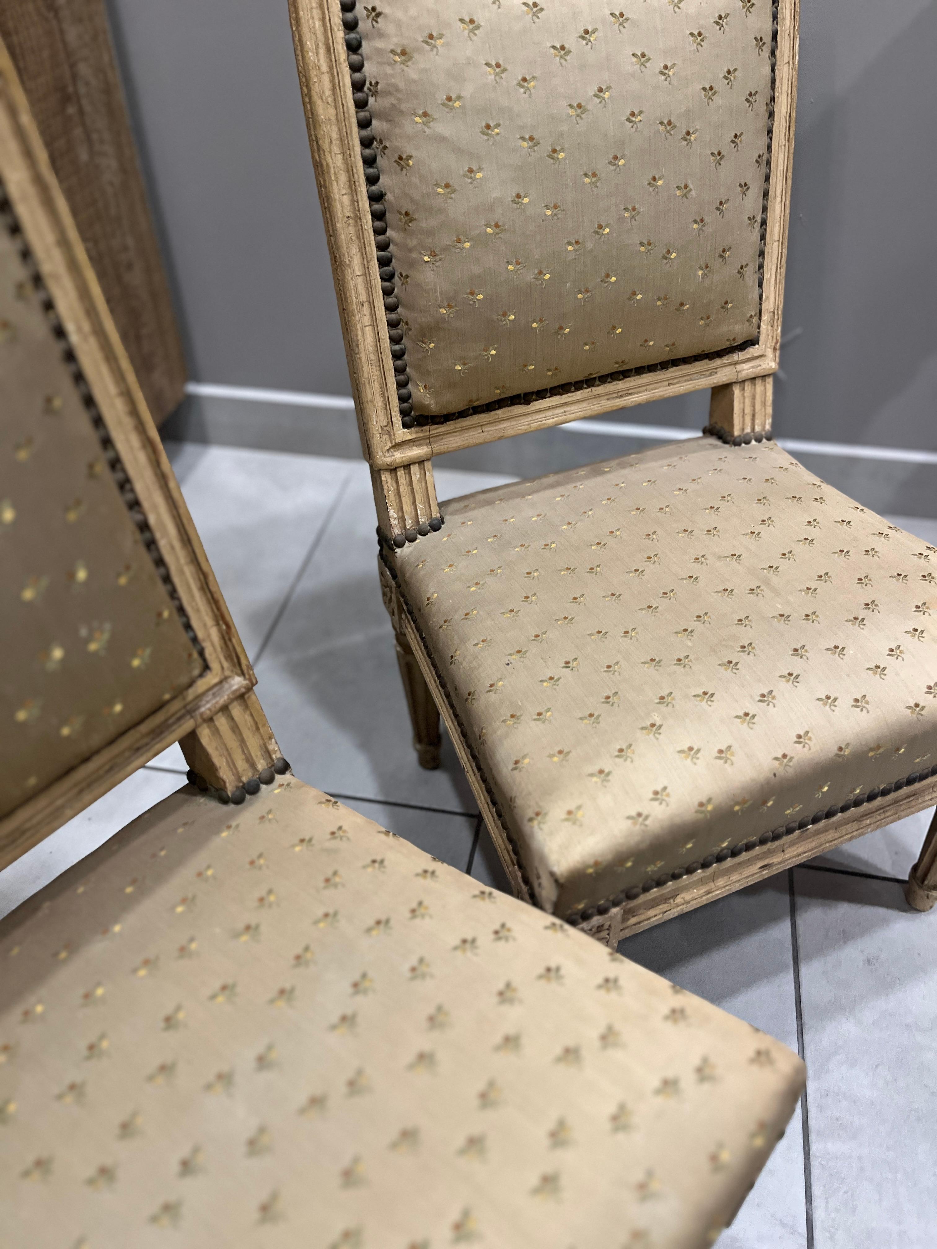 Siglo XIX Pareja de sillas infantiles estilo Luis XVI 
Preciosas sillas compradas en Francia. Desgaste adecuado a la edad, consulta las fotos detalladas o envíanos un mensaje con tus preguntas. 