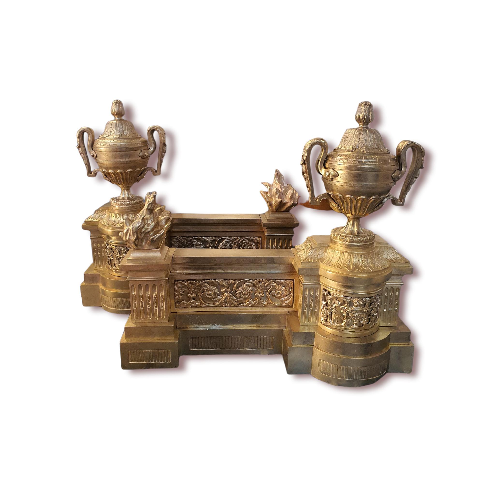 Elegant and rare pair of andirons, made of finely chiseled and gilded bronze.