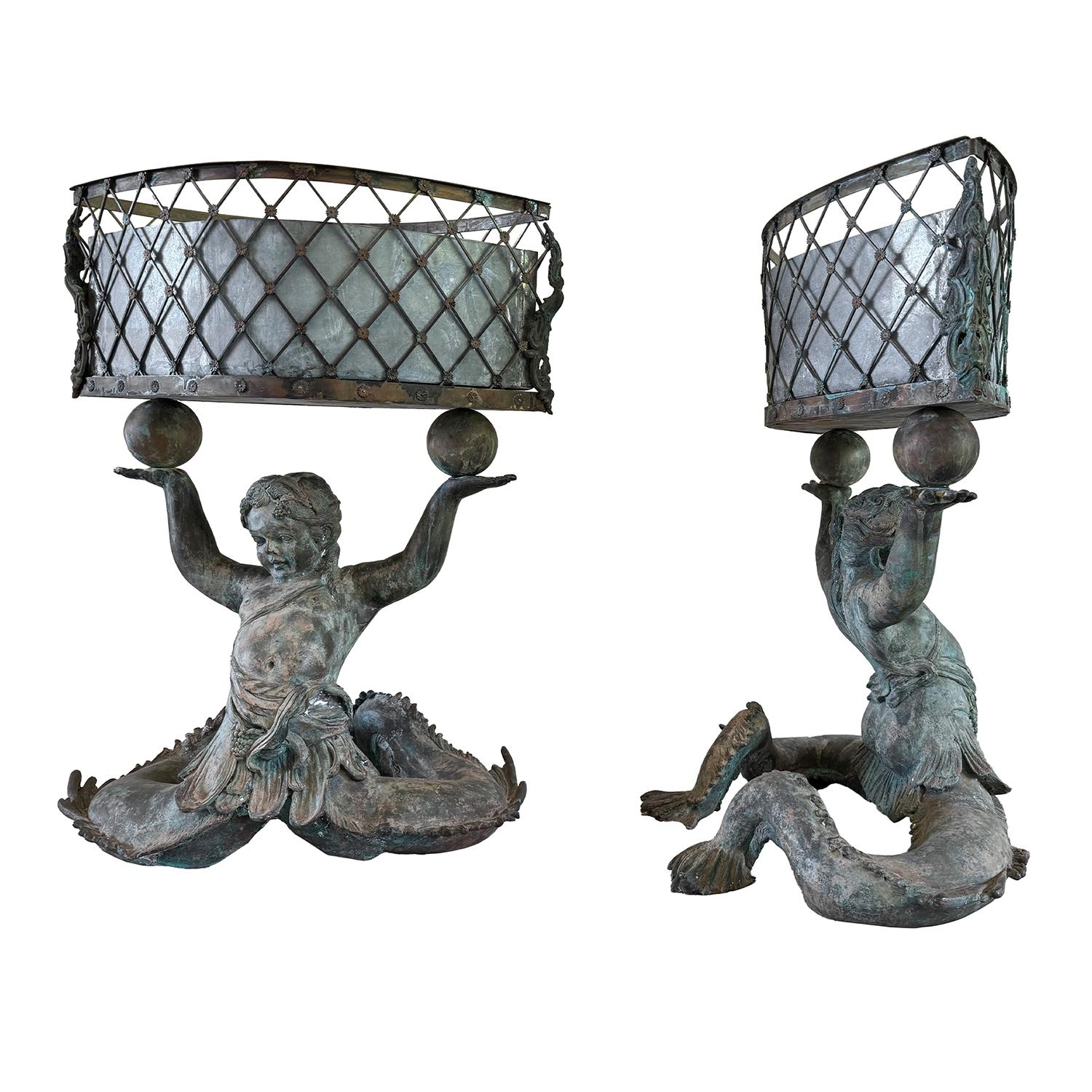 Coppia di Jardinières in bronzo francese del XIX secolo con basi di putti e conchiglie In condizioni buone in vendita a West Palm Beach, FL