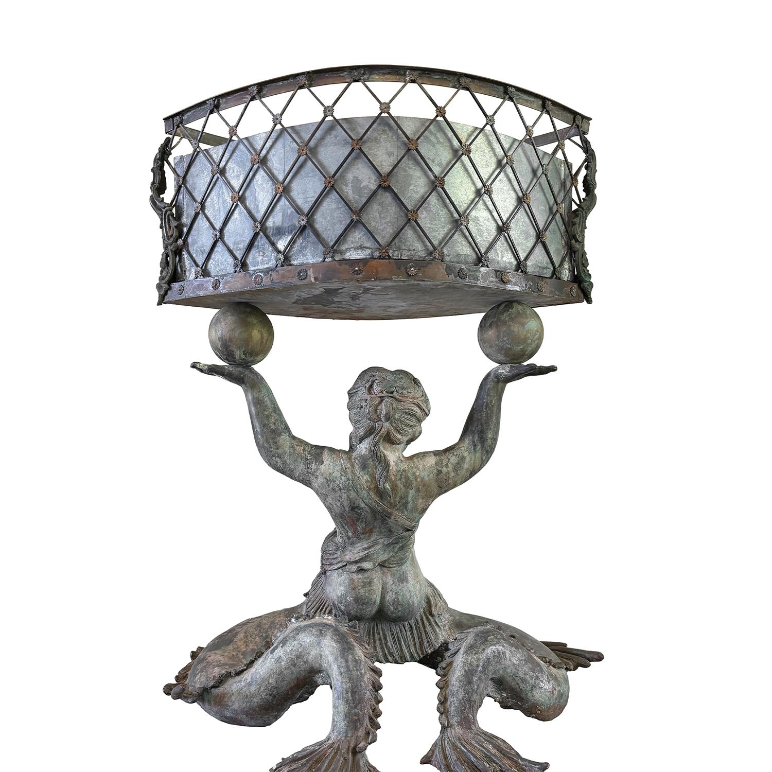 Coppia di Jardinières in bronzo francese del XIX secolo con basi di putti e conchiglie in vendita 3
