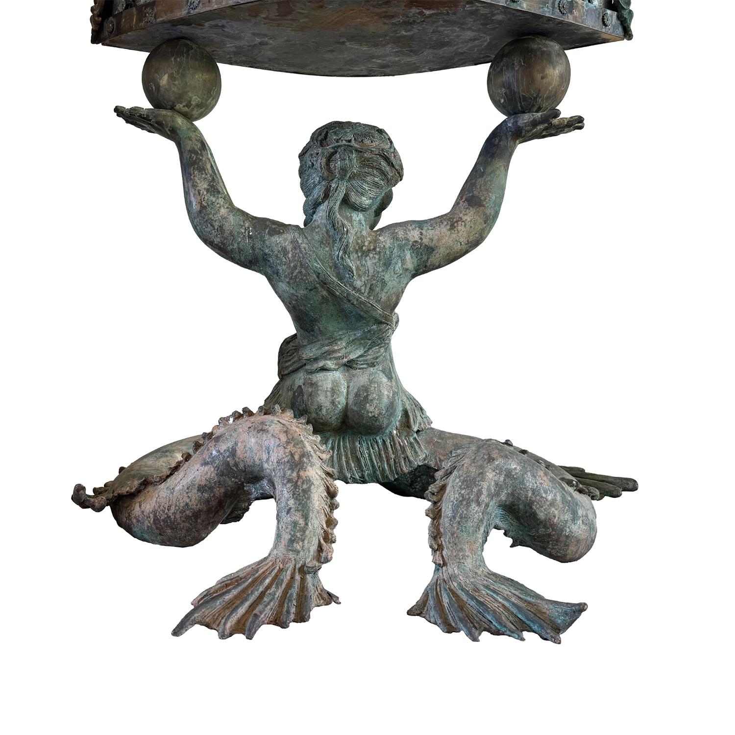 Coppia di Jardinières in bronzo francese del XIX secolo con basi di putti e conchiglie in vendita 4
