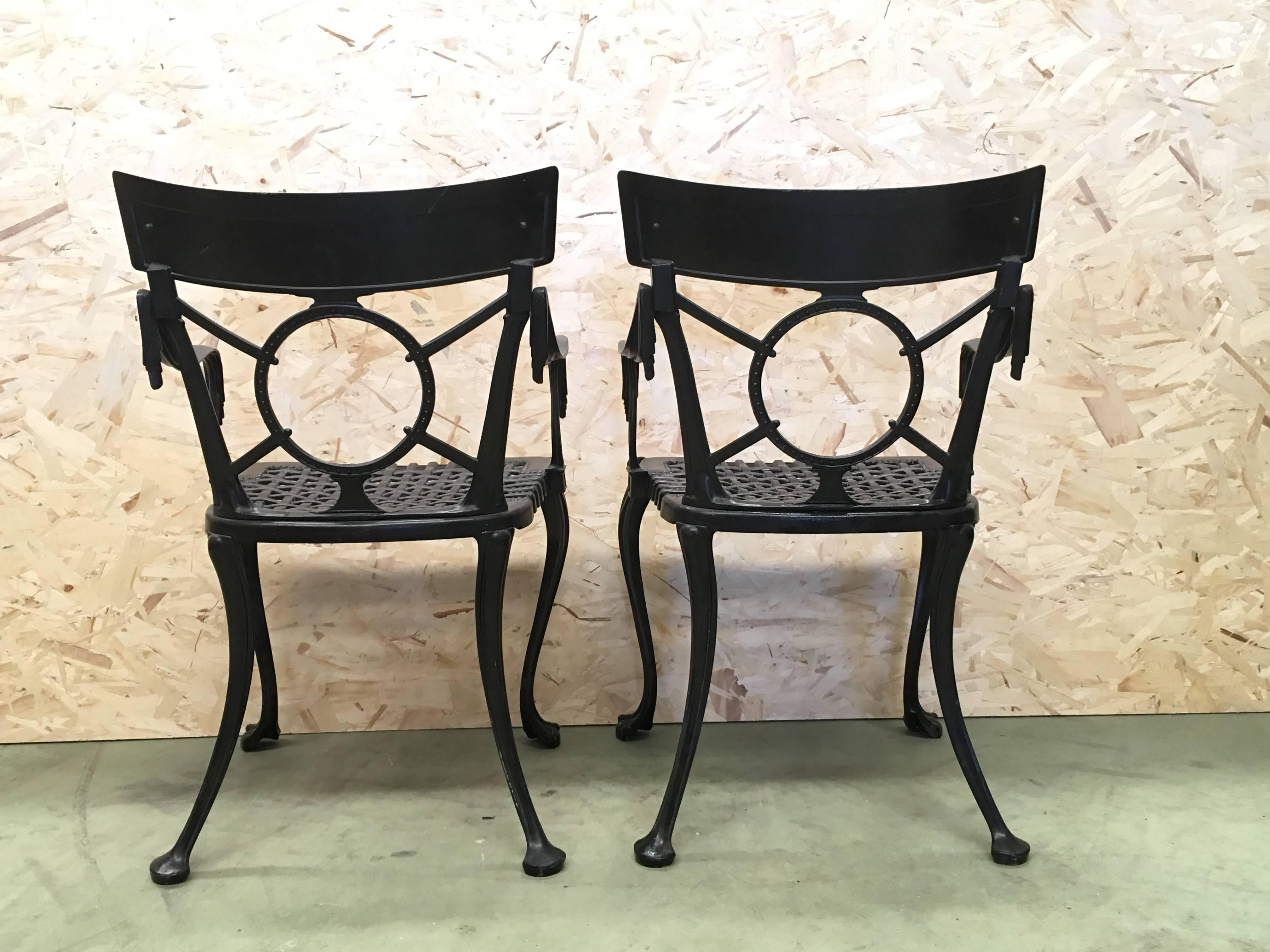 19th Century Pair of Antique French Cast Iron Garden Chairs in Black In Good Condition In Miami, FL