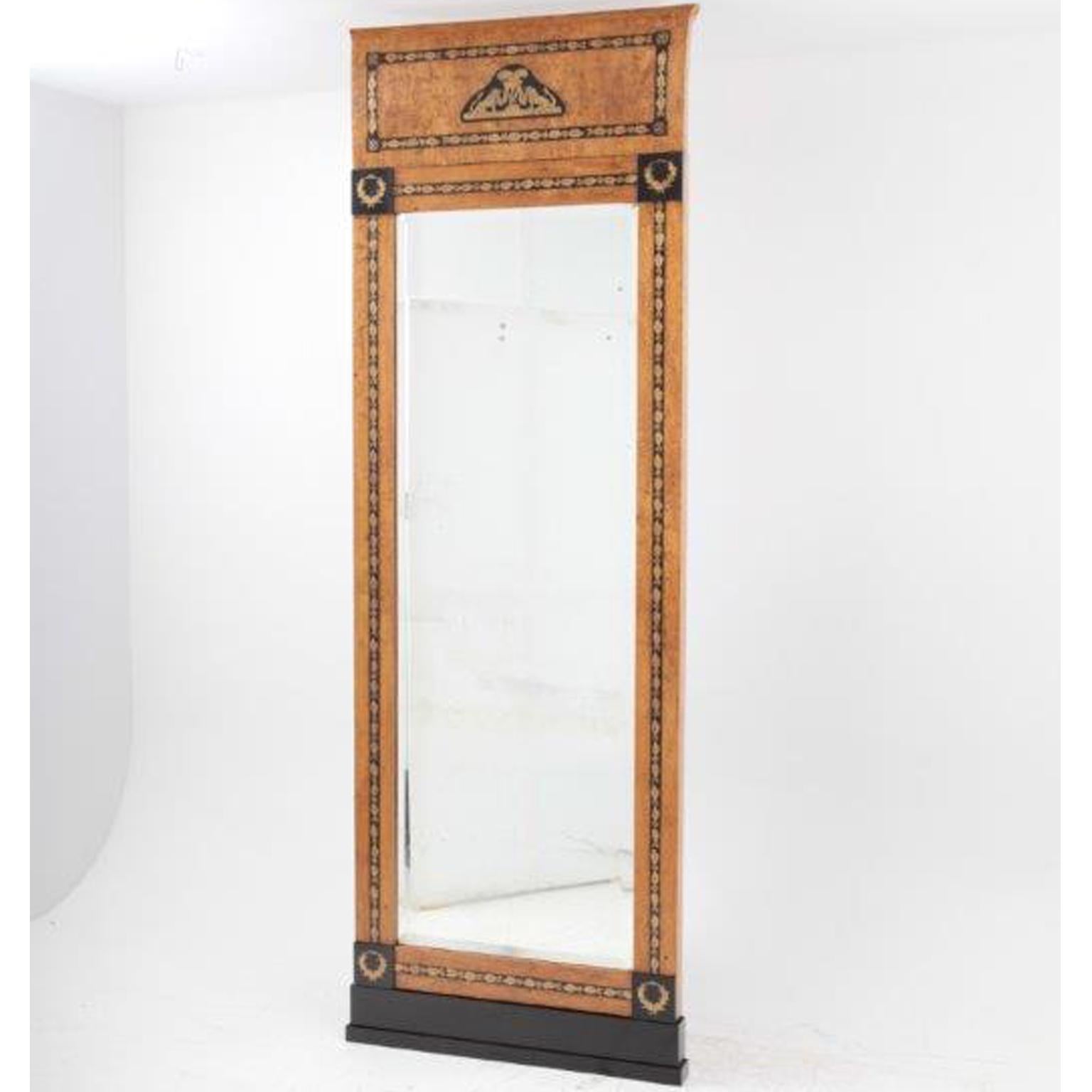 Russe Paire de miroirs muraux et consoles russes anciens en bois de hêtre, laiton du 19ème siècle en vente