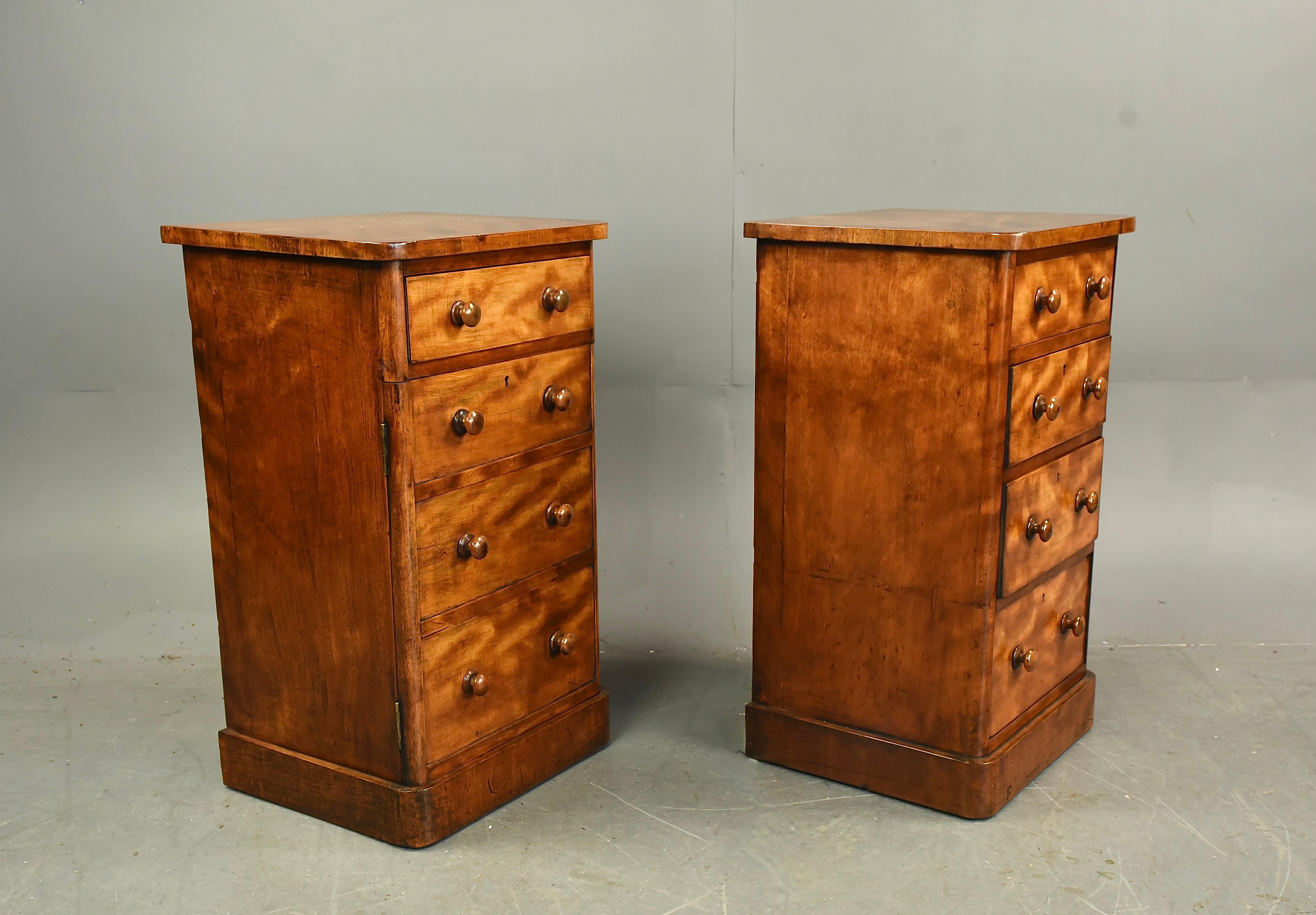 19th century pair of Antique satin walnut bedside chests of drawers nite stands In Good Condition In Chelmsford, GB