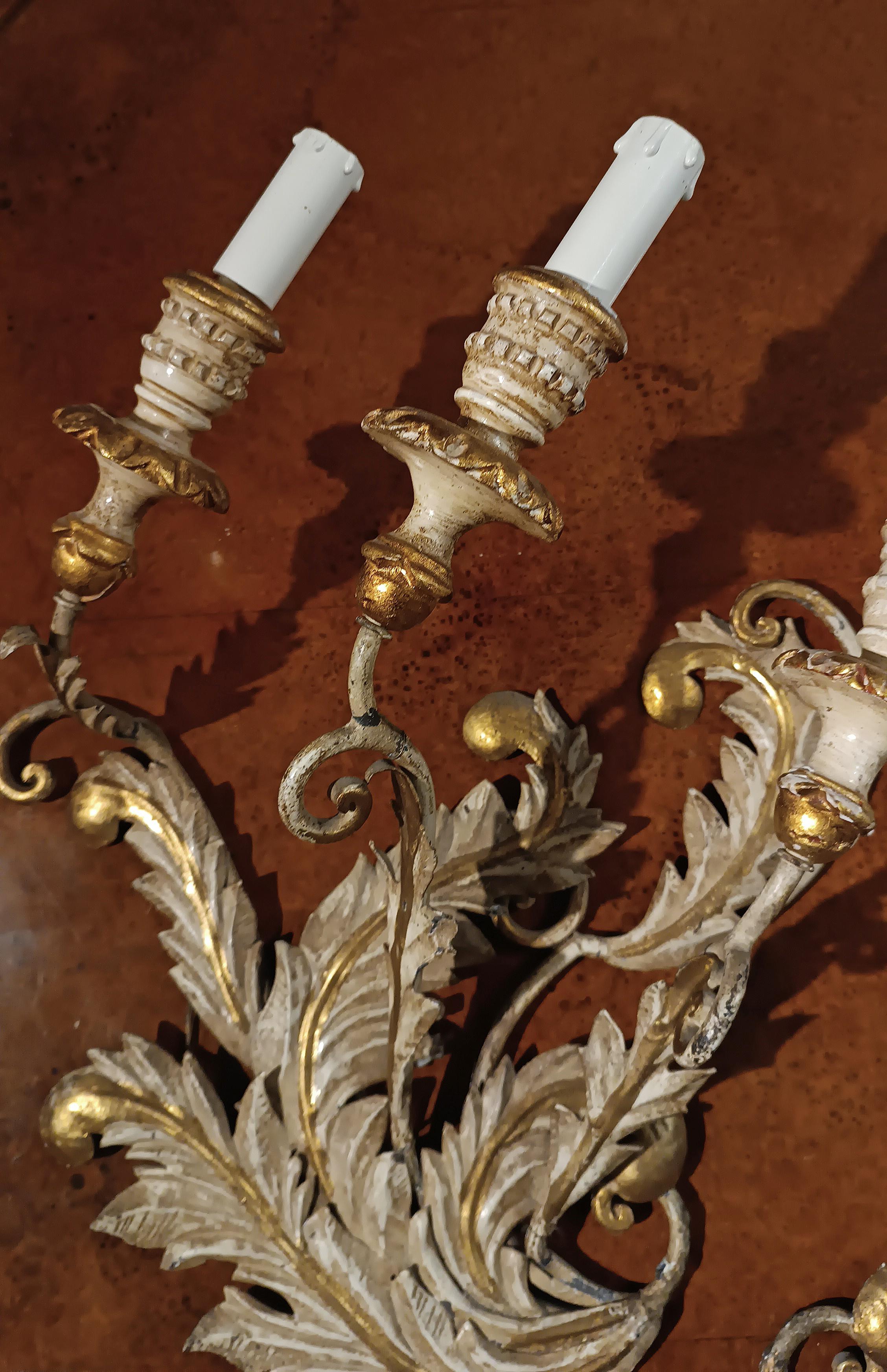 19th CENTURY PAIR OF APPLIQUES IN LACQUERED AND GOLDEN IRON AND WOOD  6