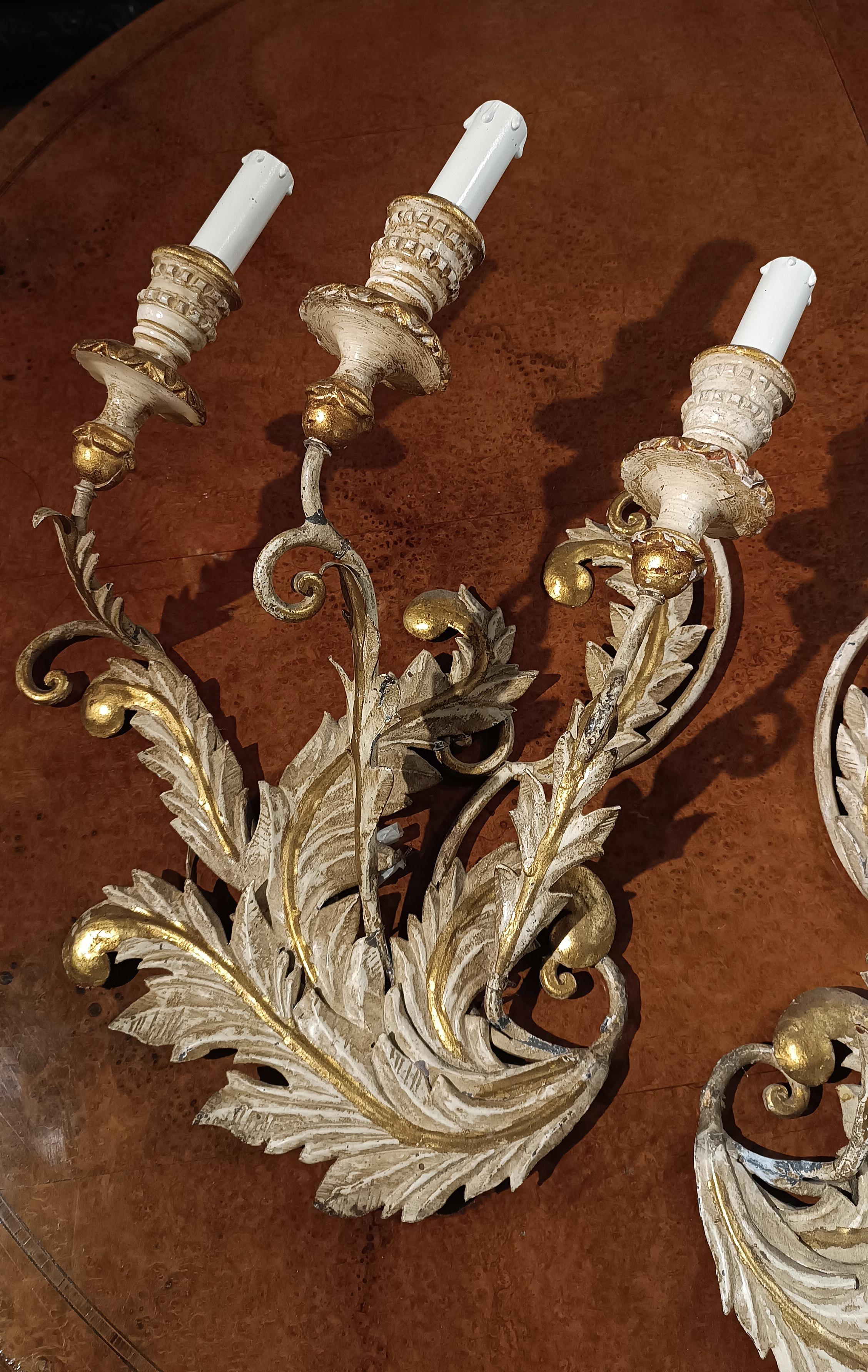 19th CENTURY PAIR OF APPLIQUES IN LACQUERED AND GOLDEN IRON AND WOOD  8