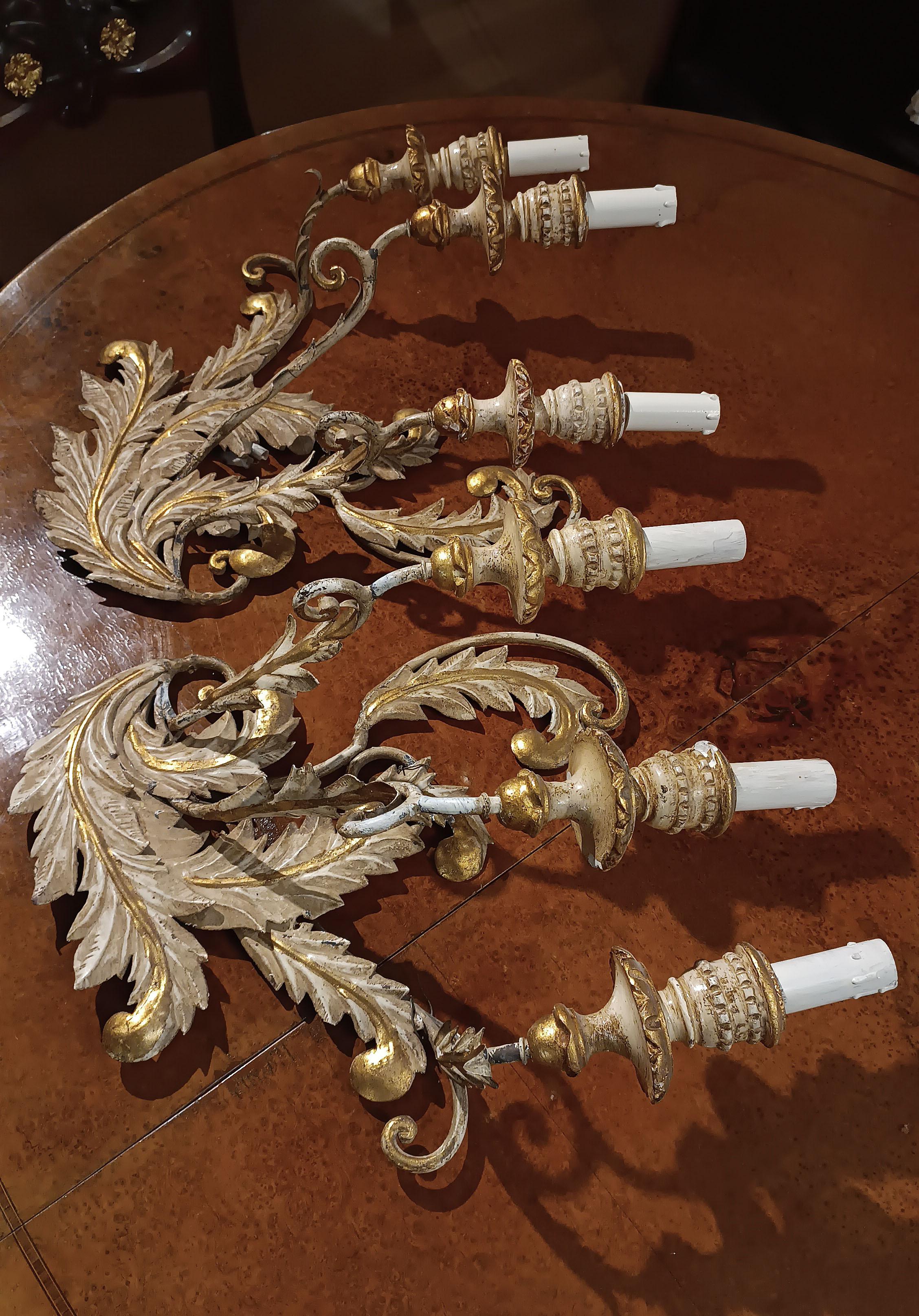19th CENTURY PAIR OF APPLIQUES IN LACQUERED AND GOLDEN IRON AND WOOD  In Good Condition In Firenze, FI