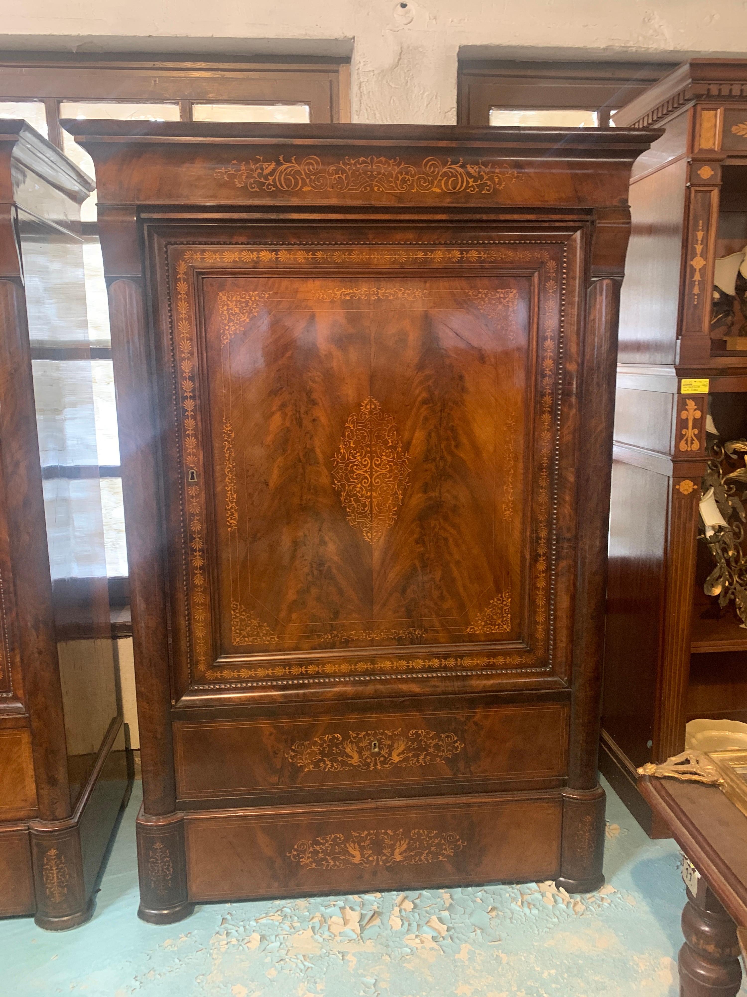 19th Century Pair of Wardrobes Armoires Charles X Mahogany Inlaid 1820s In Good Condition In Roma, RM