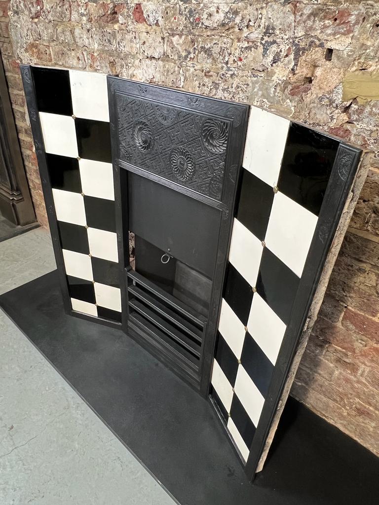 19th Century Pair Of Arts & Craft Tiled Cast-Iron Fireplaces In Good Condition For Sale In London, GB